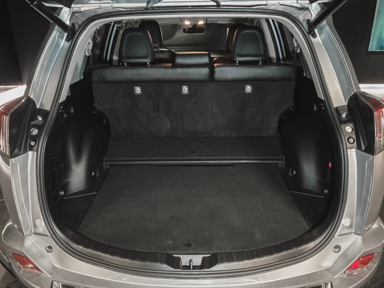 2018 Toyota RAV4 Hybrid Limited, Vancouver, Cash