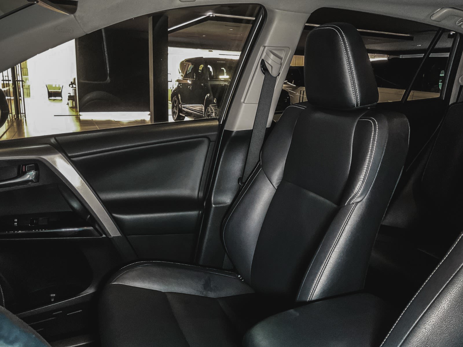 2018 Toyota RAV4 Hybrid Limited, Vancouver, Cash