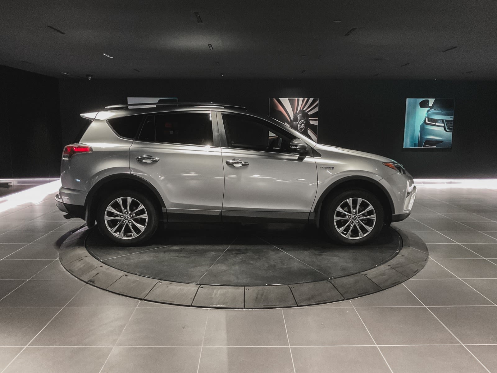 2018 Toyota RAV4 Hybrid Limited, Vancouver, Cash
