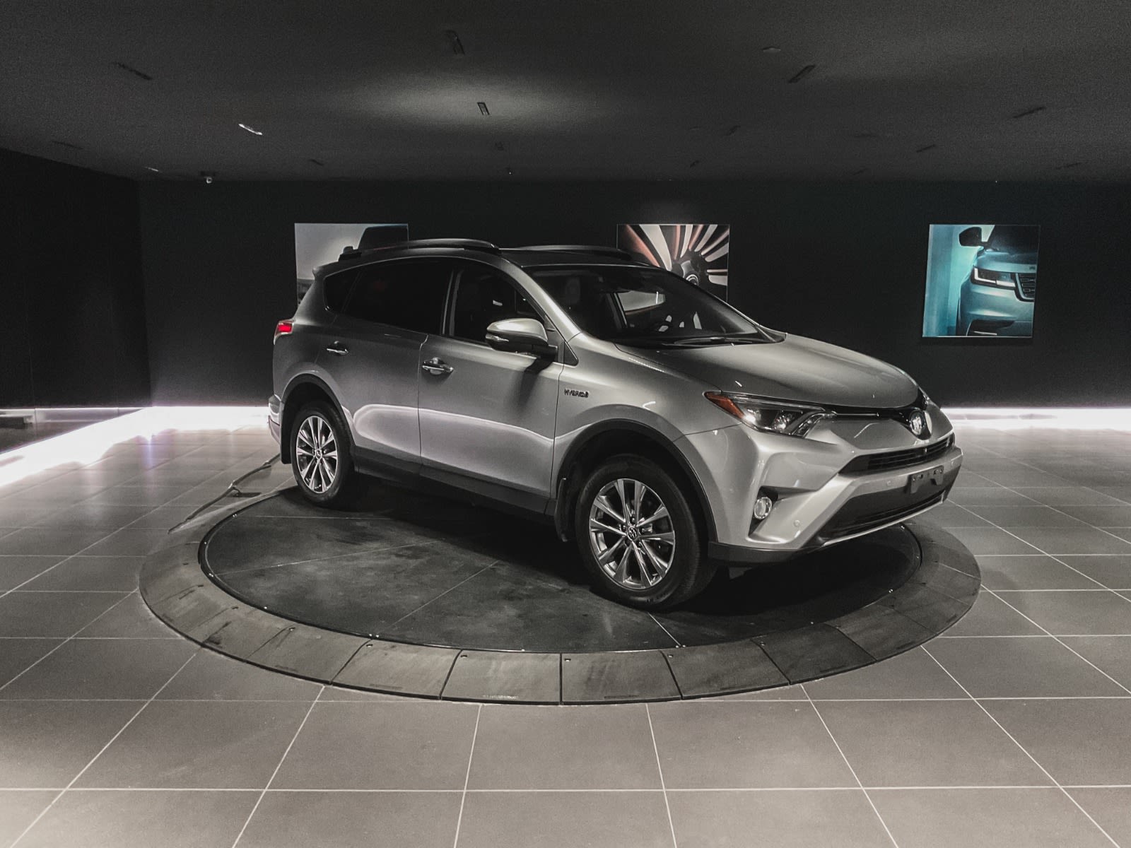 2018 Toyota RAV4 Hybrid Limited, Vancouver, Cash
