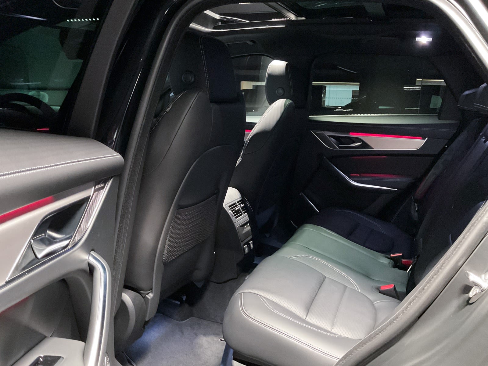2024 Jaguar F-PACE P250 R-Dynamic S, Vancouver, Cash
