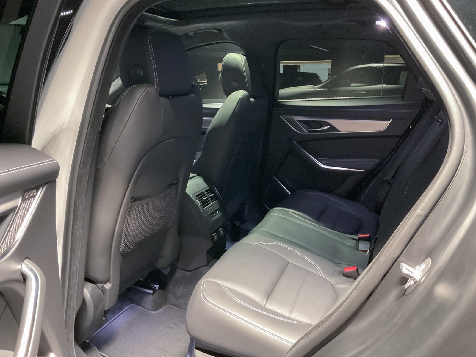 2024 Jaguar F-PACE P250 R-Dynamic S, Vancouver, Cash