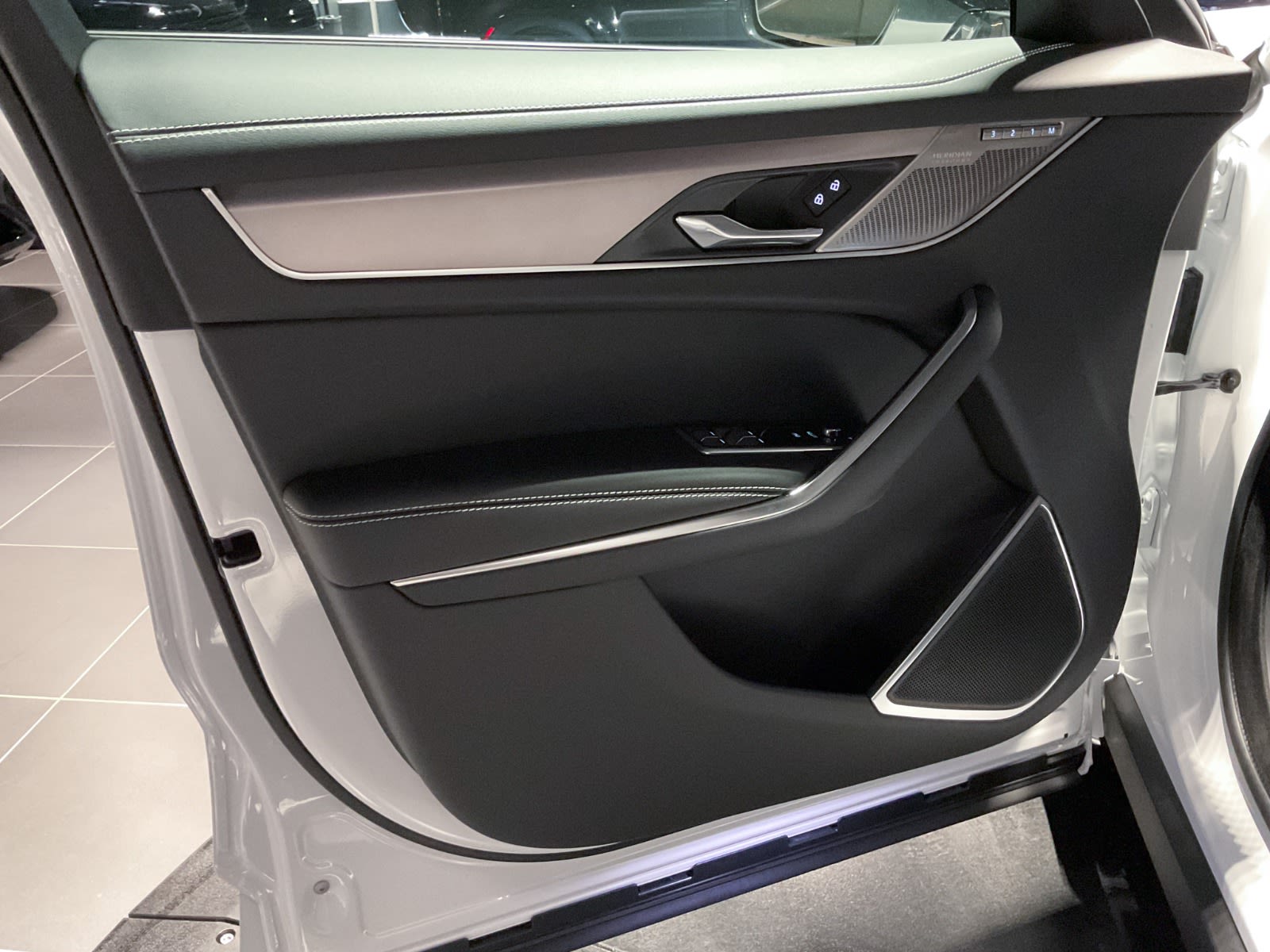 2024 Jaguar F-PACE P250 R-Dynamic S, Vancouver, Cash