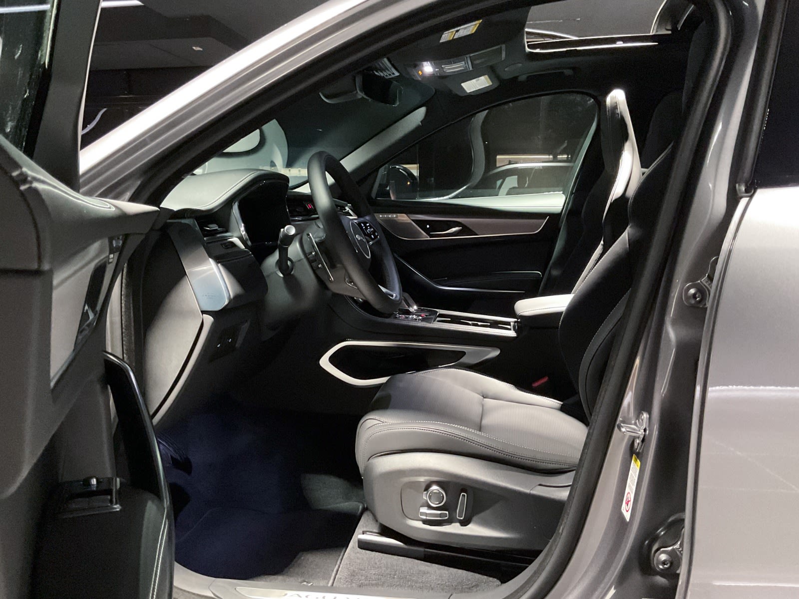 2024 Jaguar F-PACE P250 R-Dynamic S, Vancouver, Cash