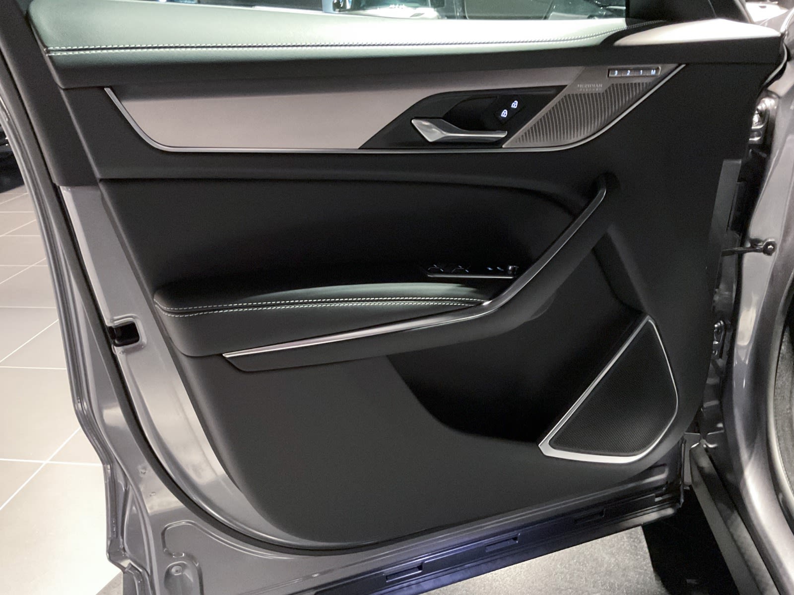 2024 Jaguar F-PACE P250 R-Dynamic S, Vancouver, Cash