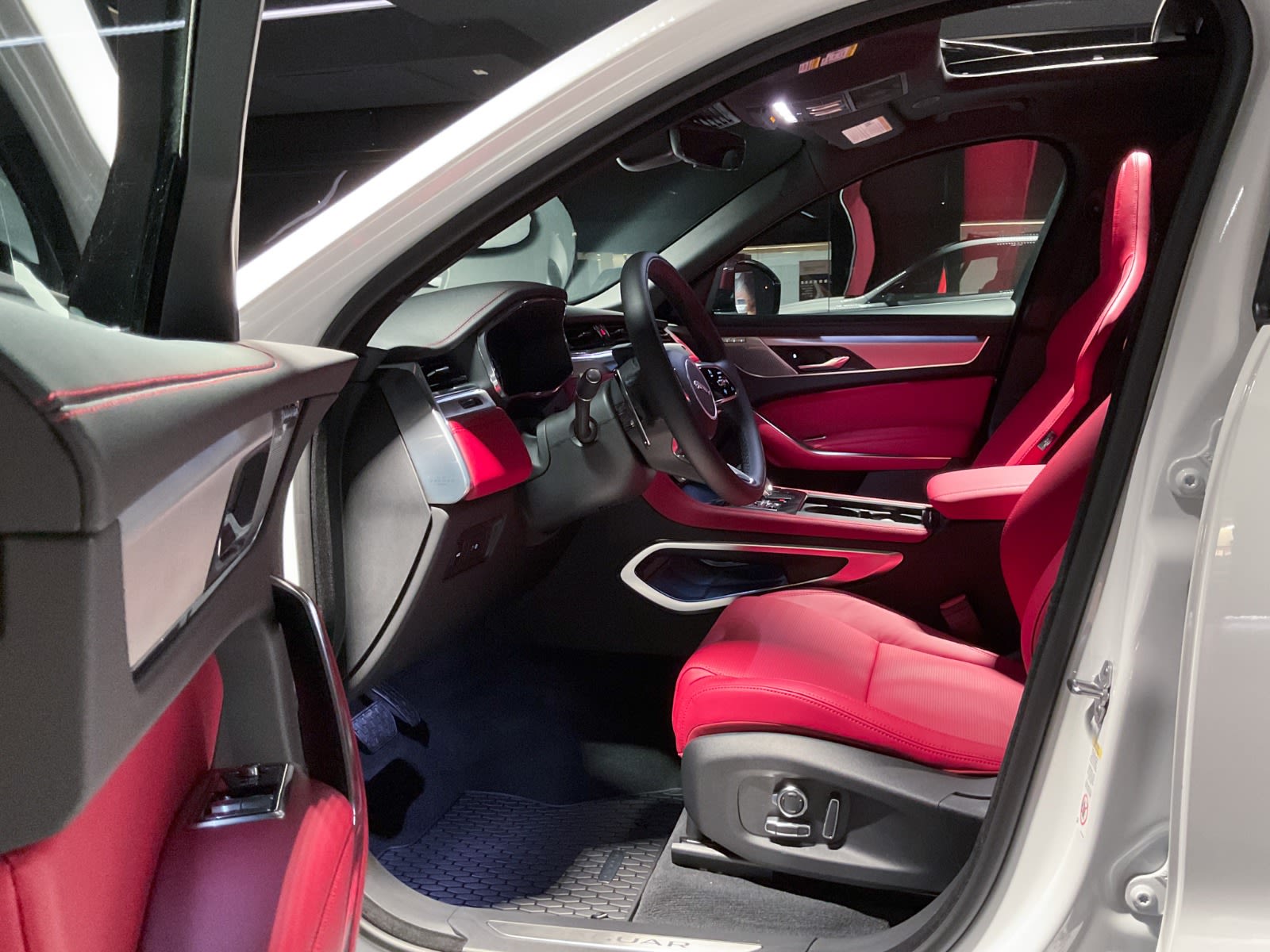 2024 Jaguar F-PACE P250 R-Dynamic S, Vancouver, Cash