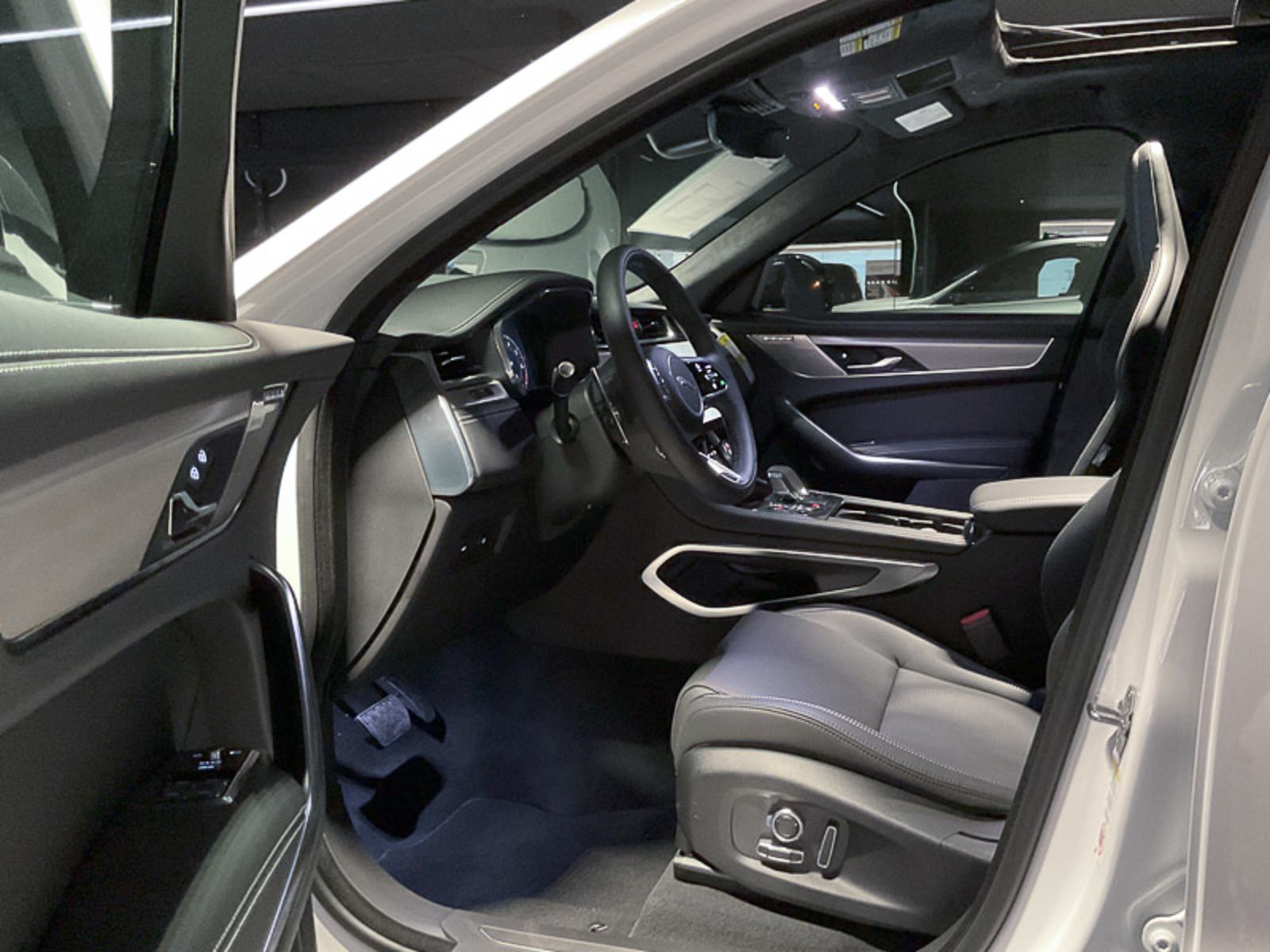 2024 Jaguar F-PACE R-Dynamic S, Vancouver, Cash