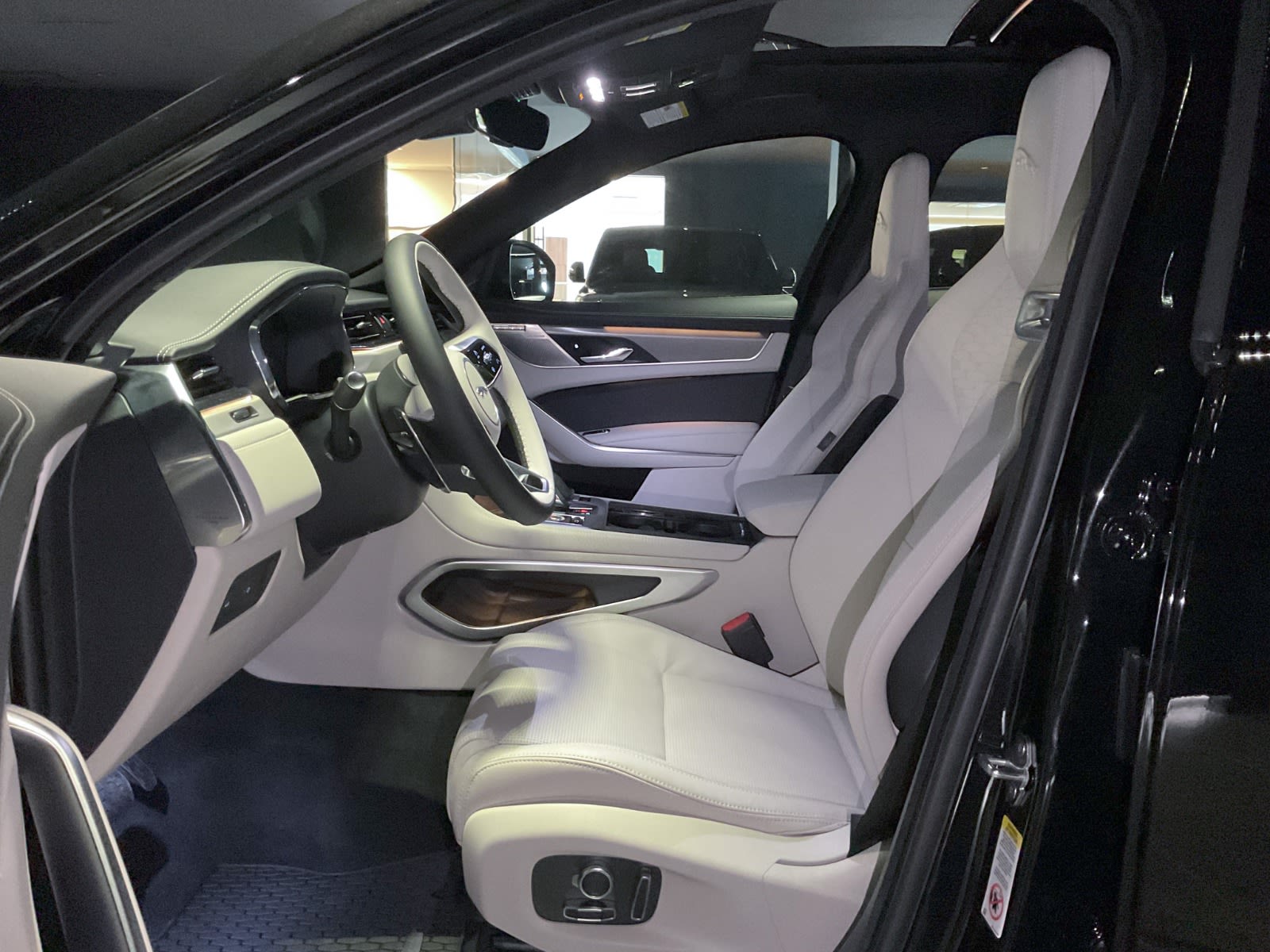 2025 Jaguar F-PACE P250 R-Dynamic S, Vancouver, Cash