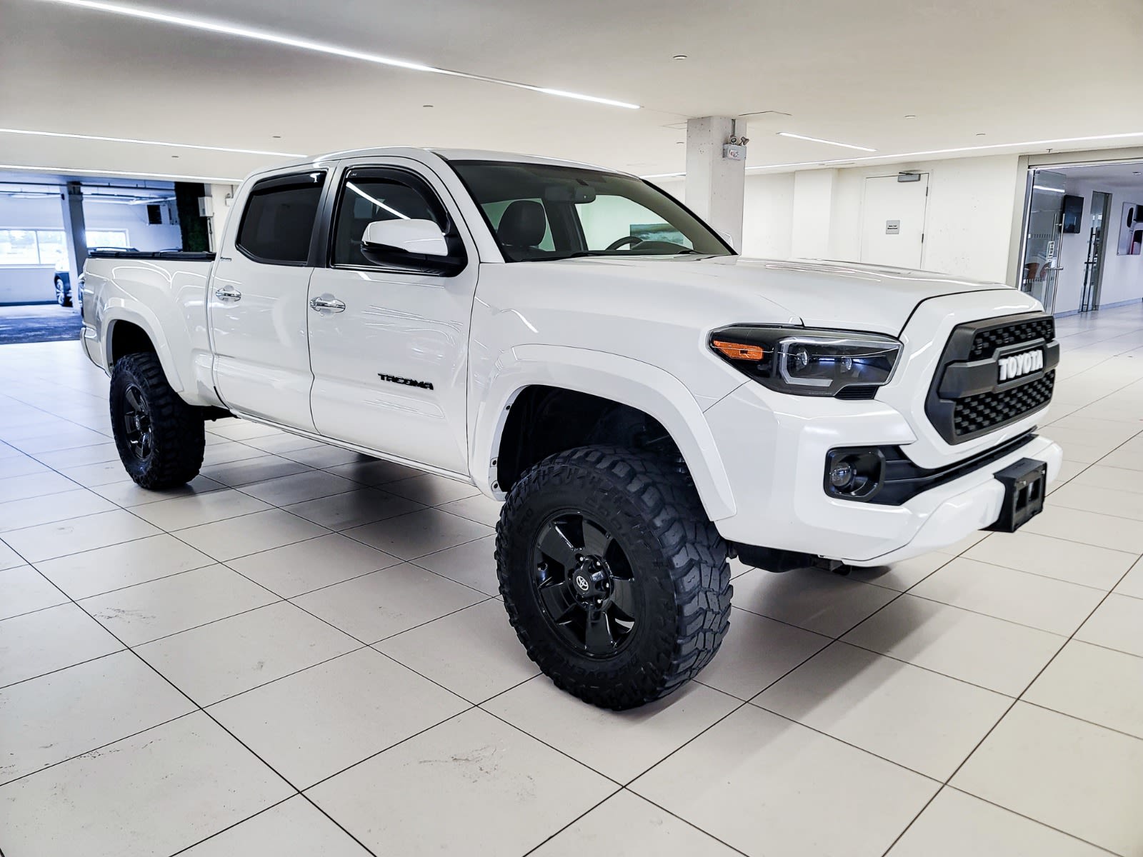 2017 Toyota Tacoma Limited, Vancouver, Cash
