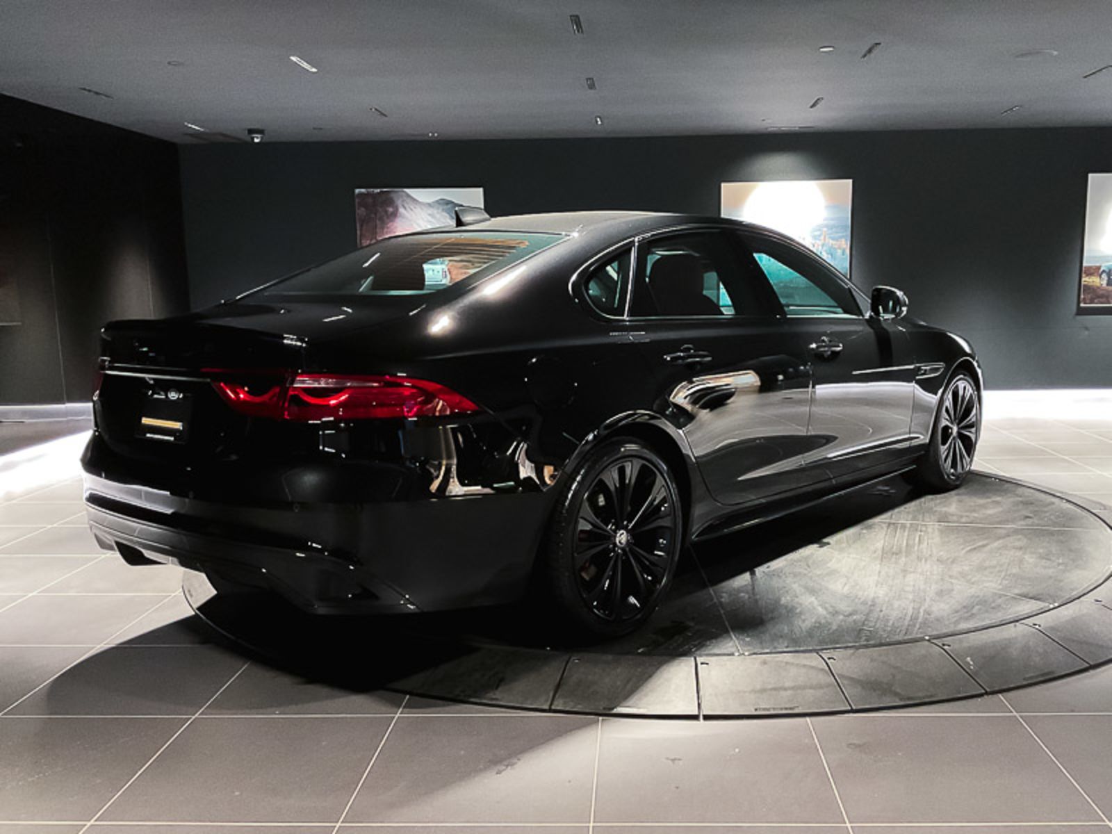 2024 Jaguar XF R-Dynamic SE, Vancouver, Cash