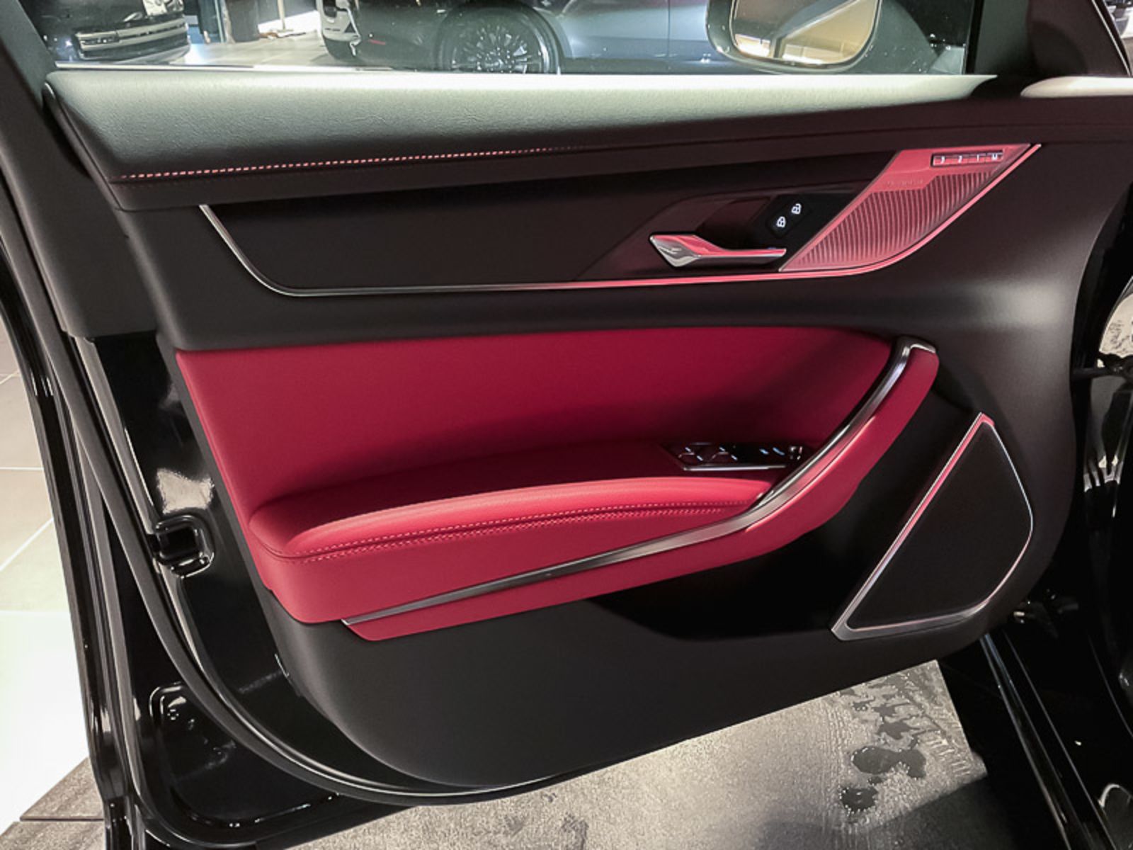 2024 Jaguar XF R-Dynamic SE, Vancouver, Cash