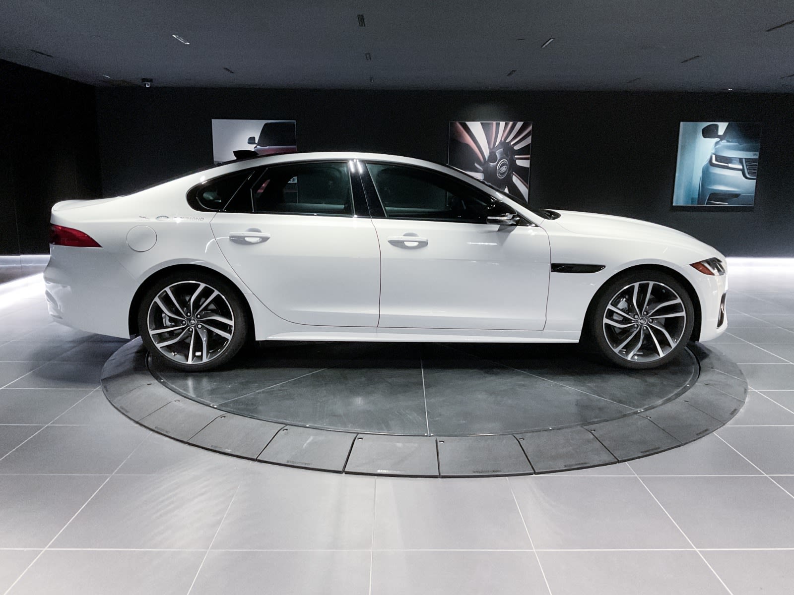 2024 Jaguar XF R-Dynamic SE, Vancouver, Cash