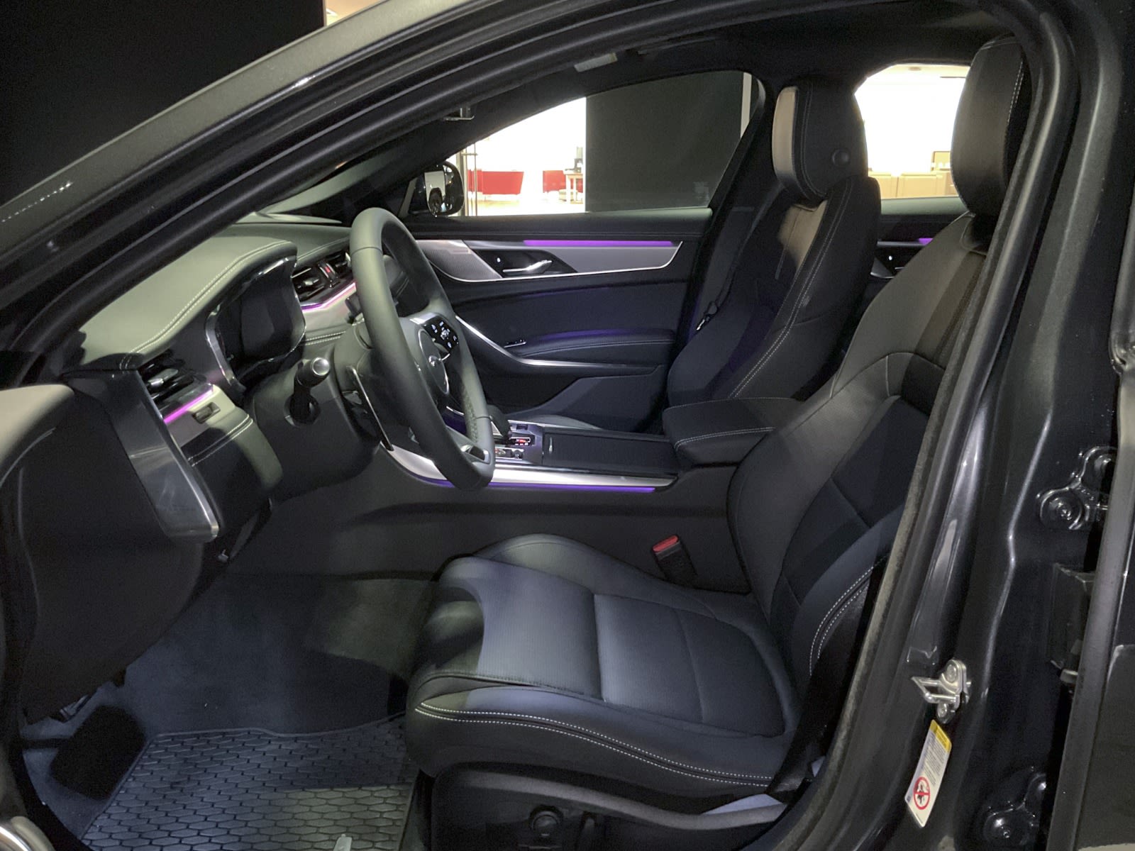 2024 Jaguar XF R-Dynamic SE, Vancouver, Cash
