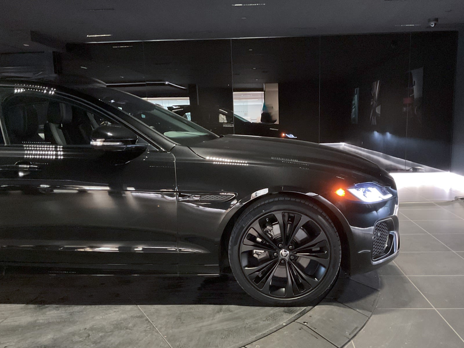 2024 Jaguar XF R-Dynamic SE, Vancouver, Cash