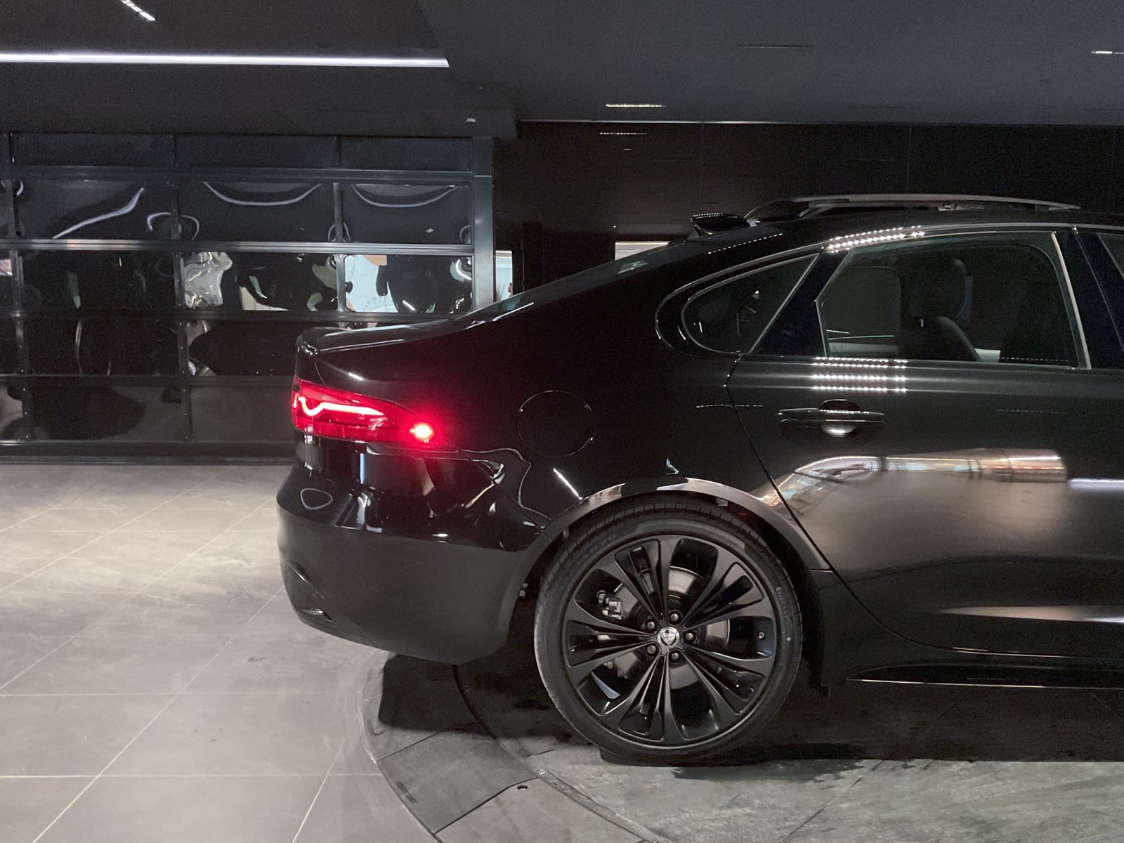 2024 Jaguar XF R-Dynamic SE, Vancouver, Cash