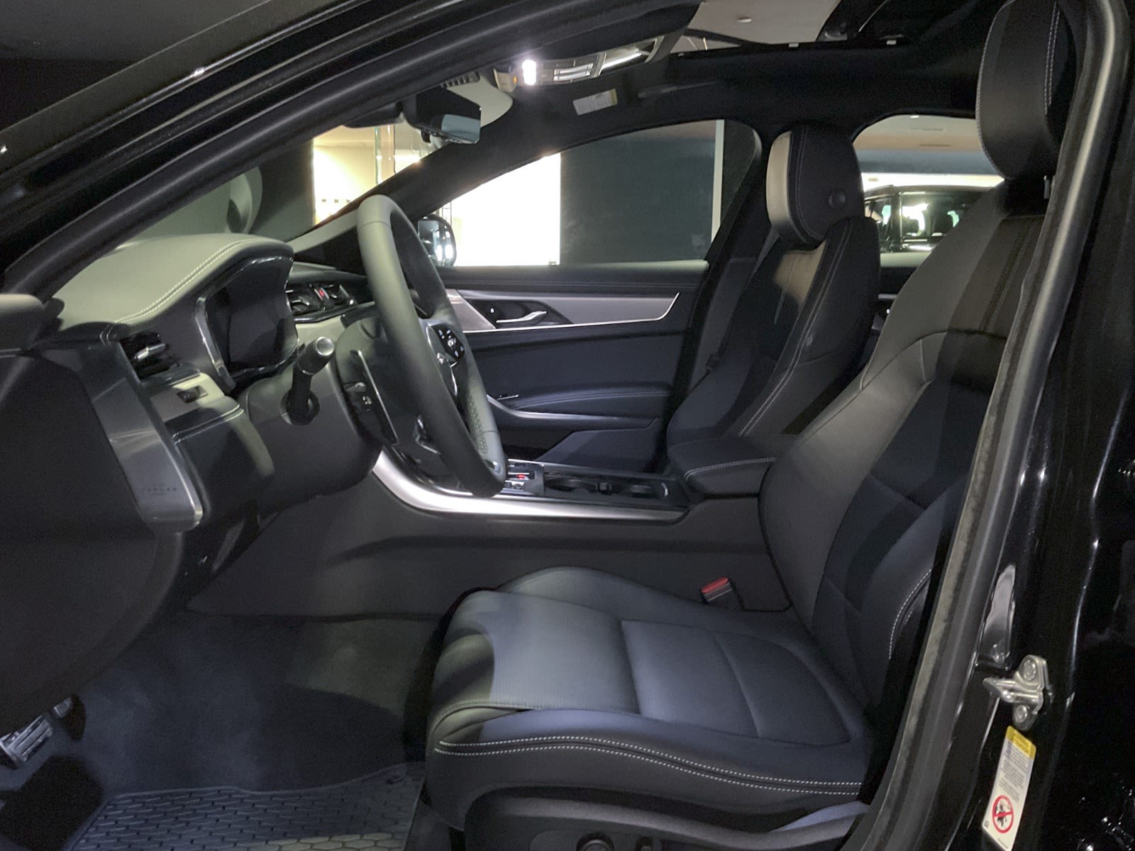 2024 Jaguar XF R-Dynamic SE, Vancouver, Cash