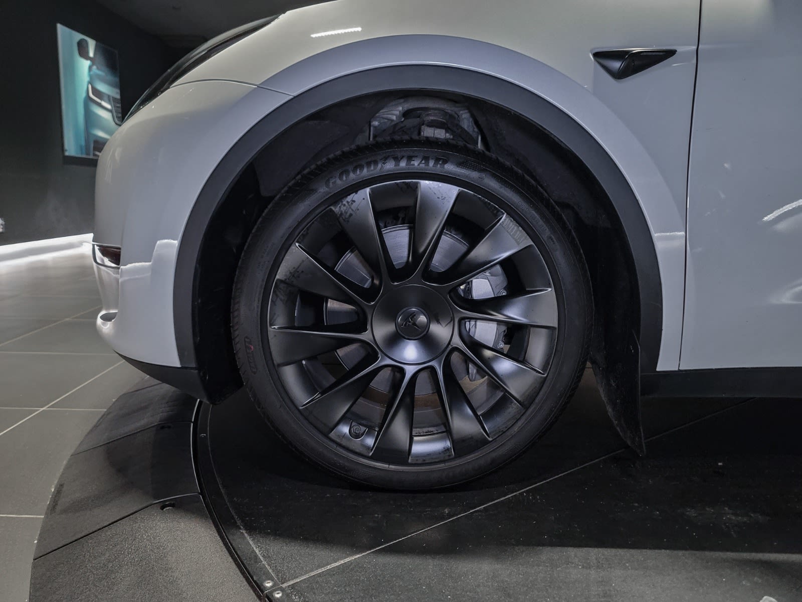 2024 Tesla Model Y Long Range, Vancouver, Cash