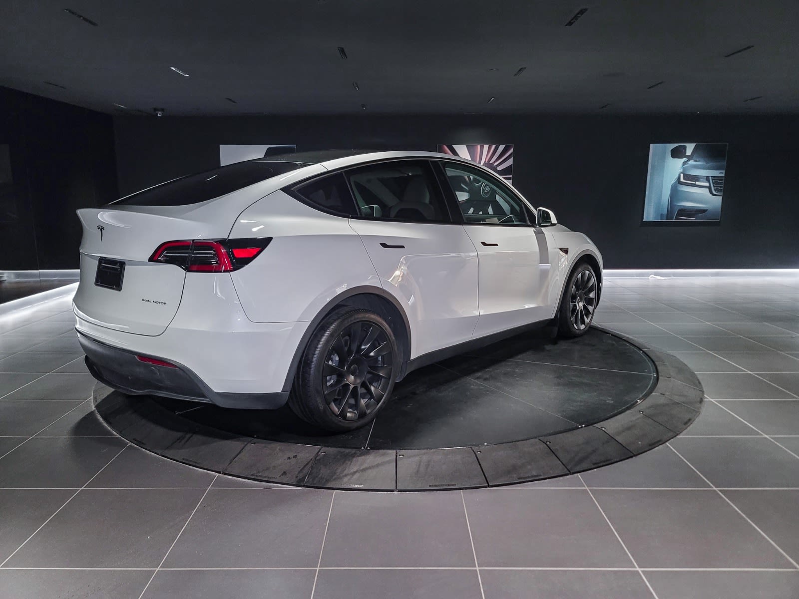2024 Tesla Model Y Long Range, Vancouver, Cash