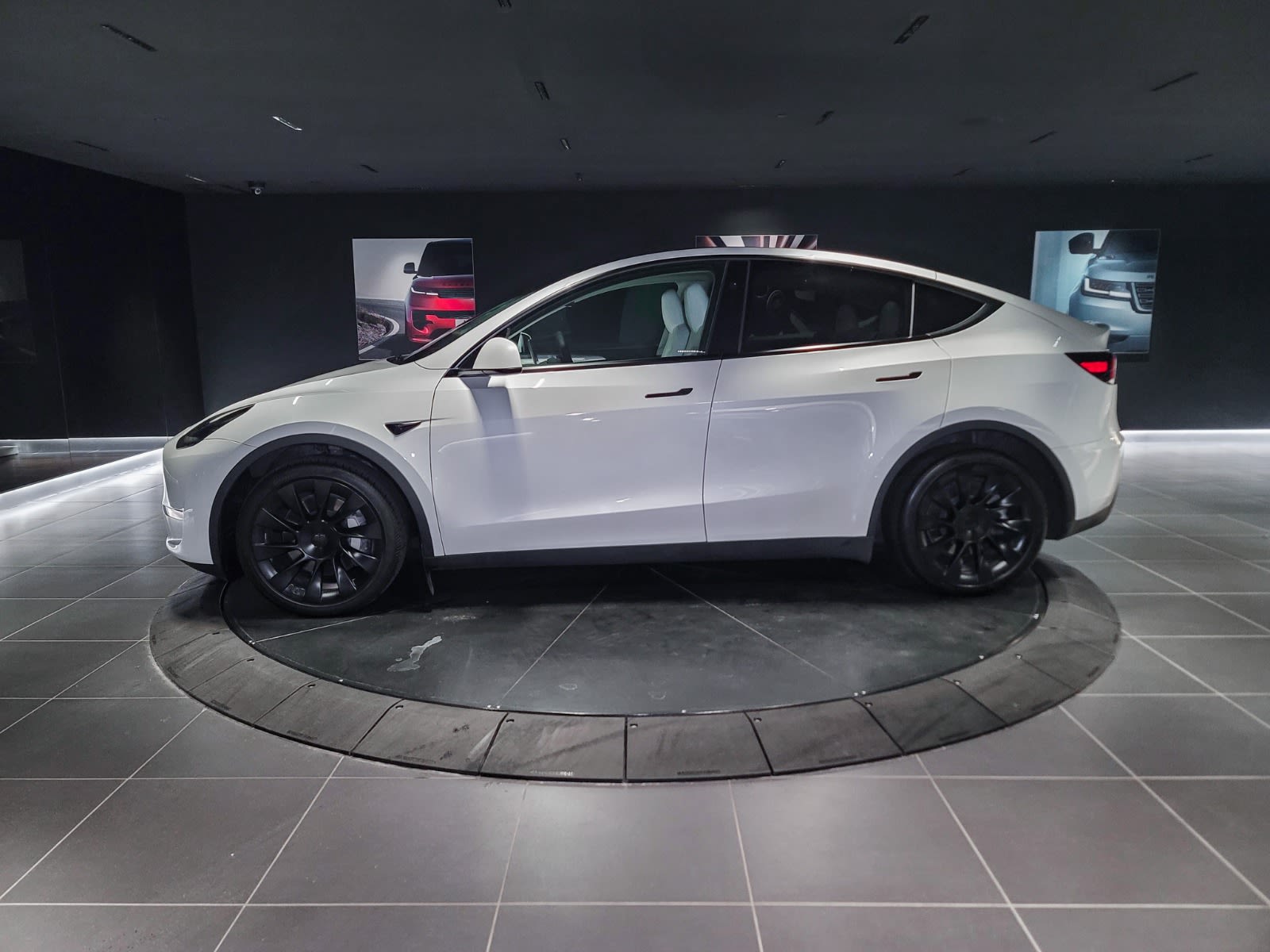 2024 Tesla Model Y Long Range, Vancouver, Cash