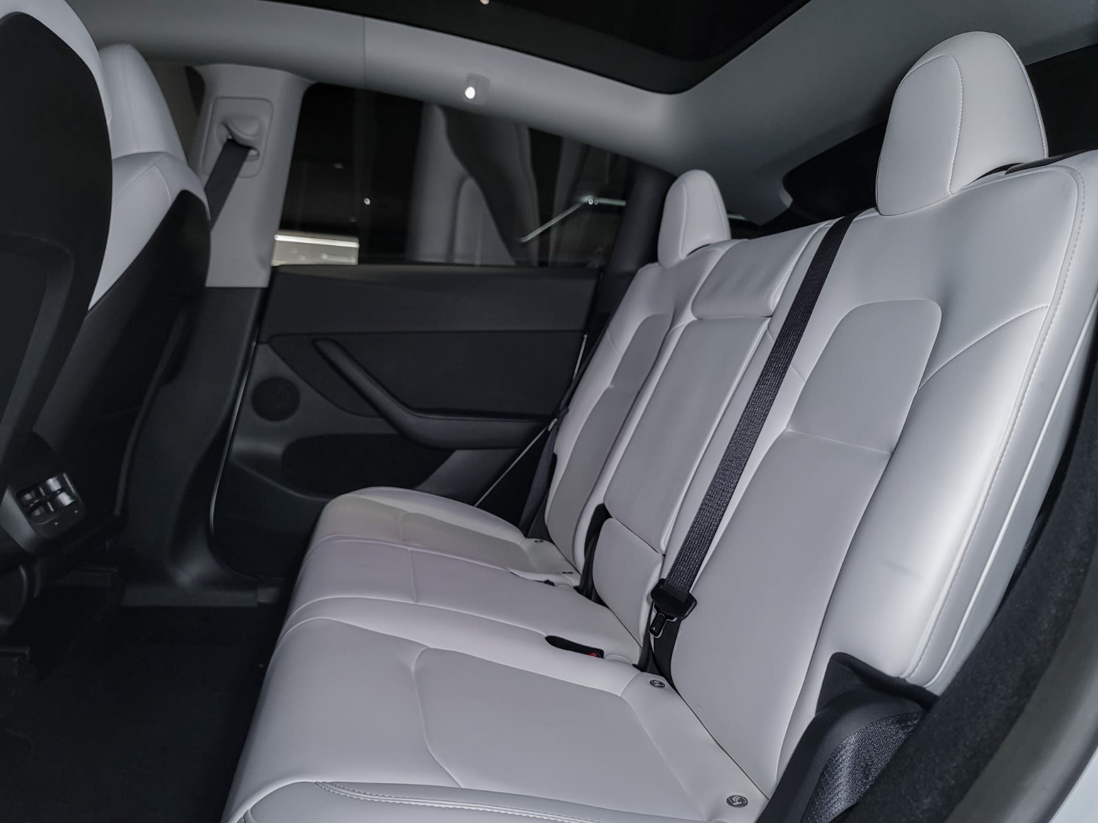 2024 Tesla Model Y Long Range, Vancouver, Cash