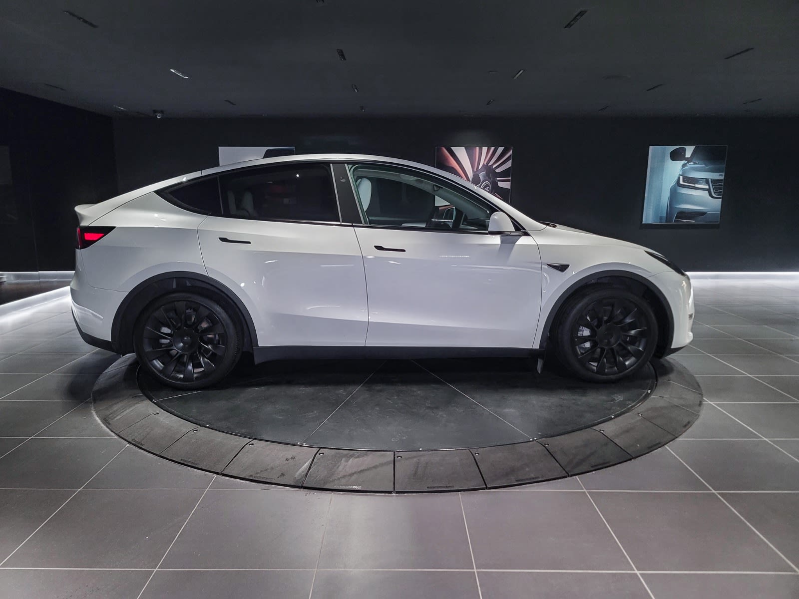 2024 Tesla Model Y Long Range, Vancouver, Cash