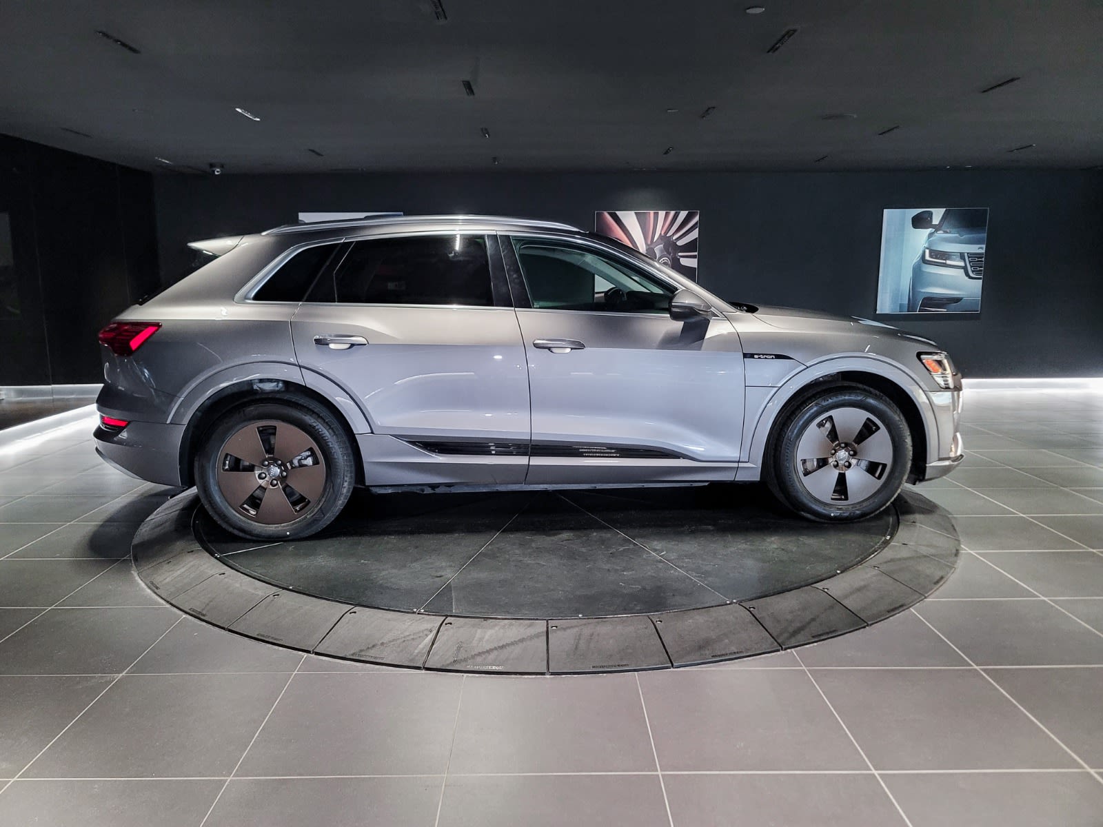 2019 Audi e-tron Progressiv, Vancouver, Cash