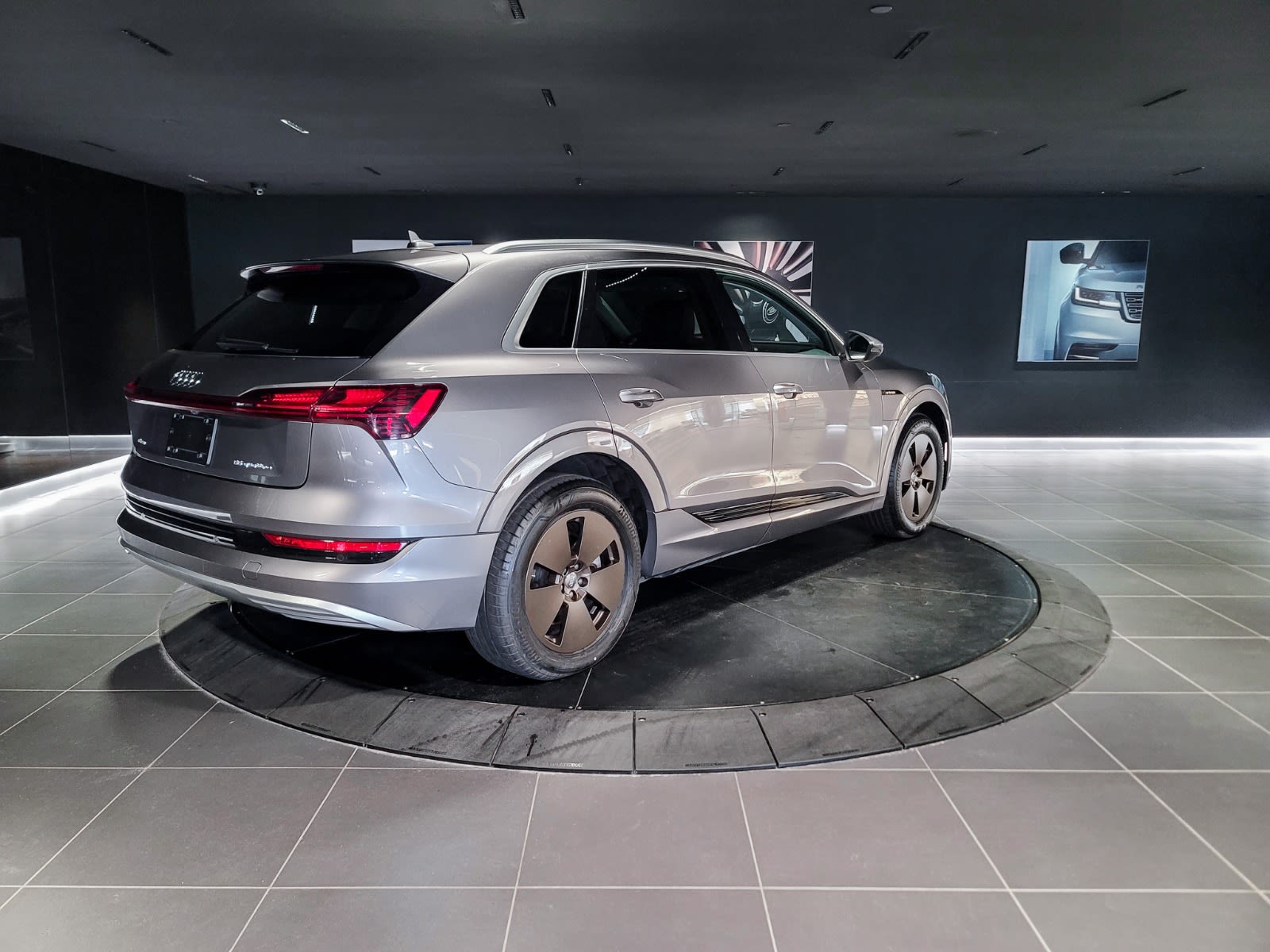 2019 Audi e-tron Progressiv, Vancouver, Cash
