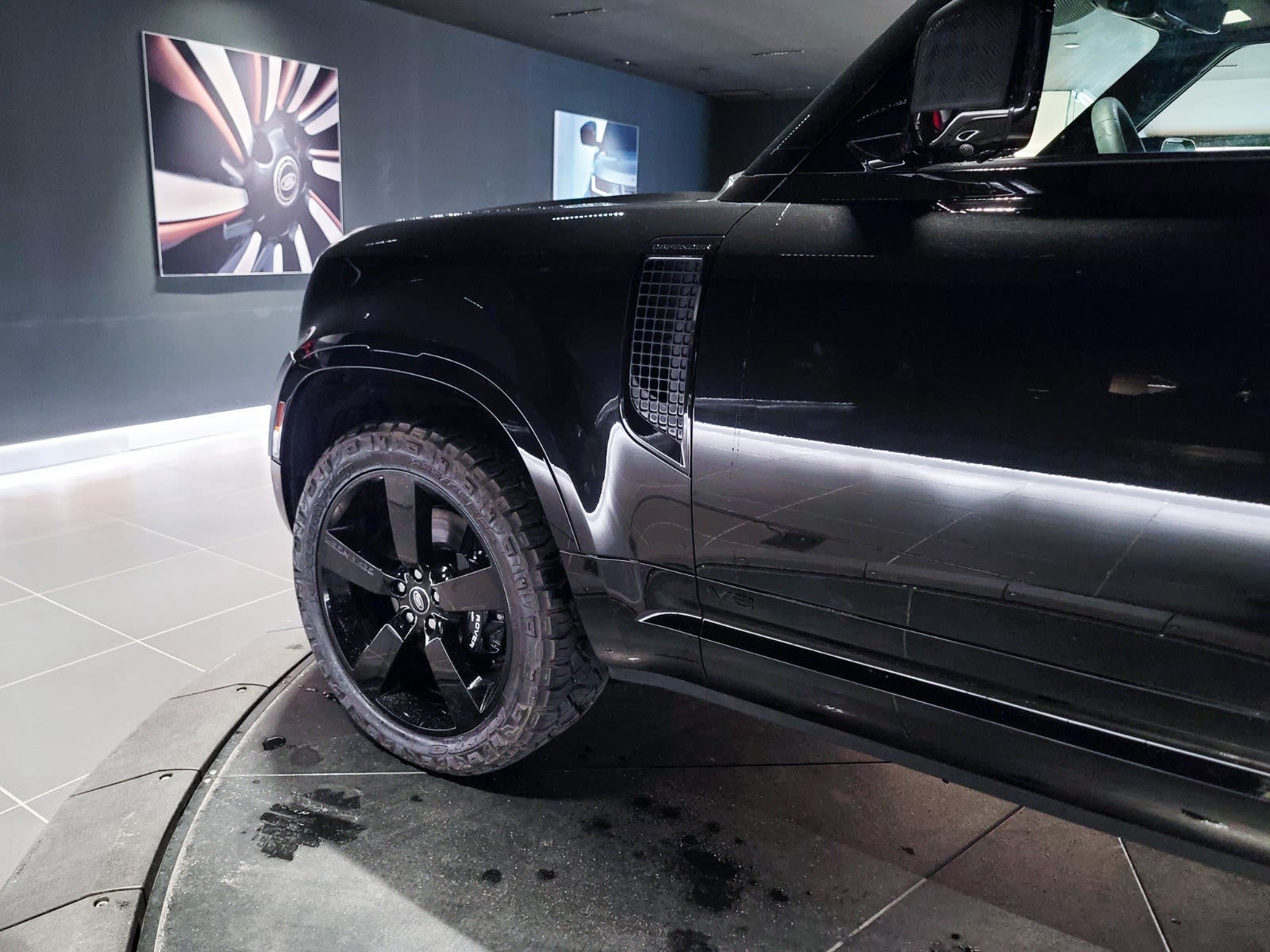 2023 Land Rover Defender V8, Vancouver, Cash