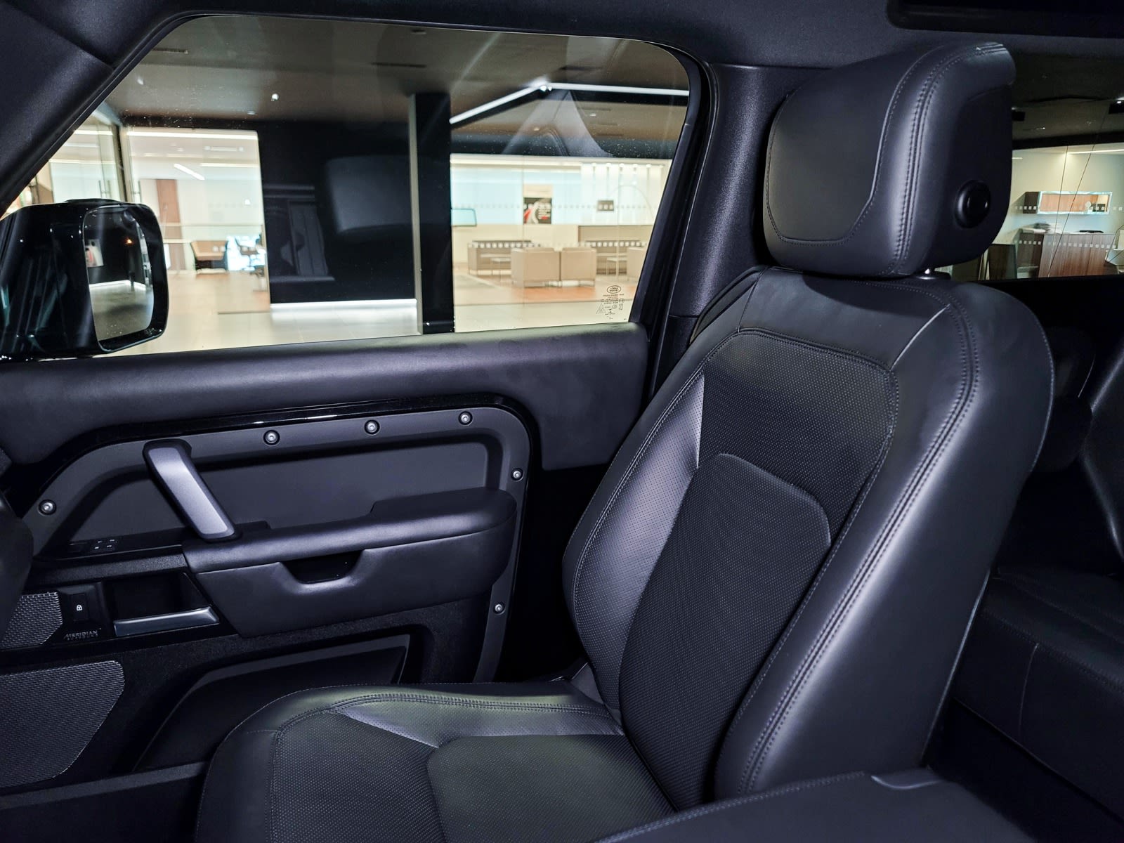 2023 Land Rover Defender V8, Vancouver, Cash