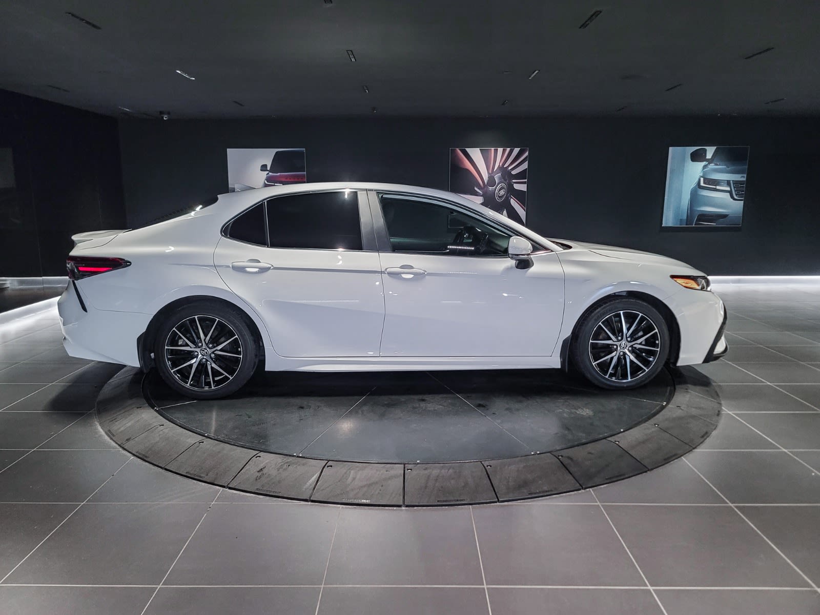 2023 Toyota Camry Hybrid SE, Vancouver, Cash