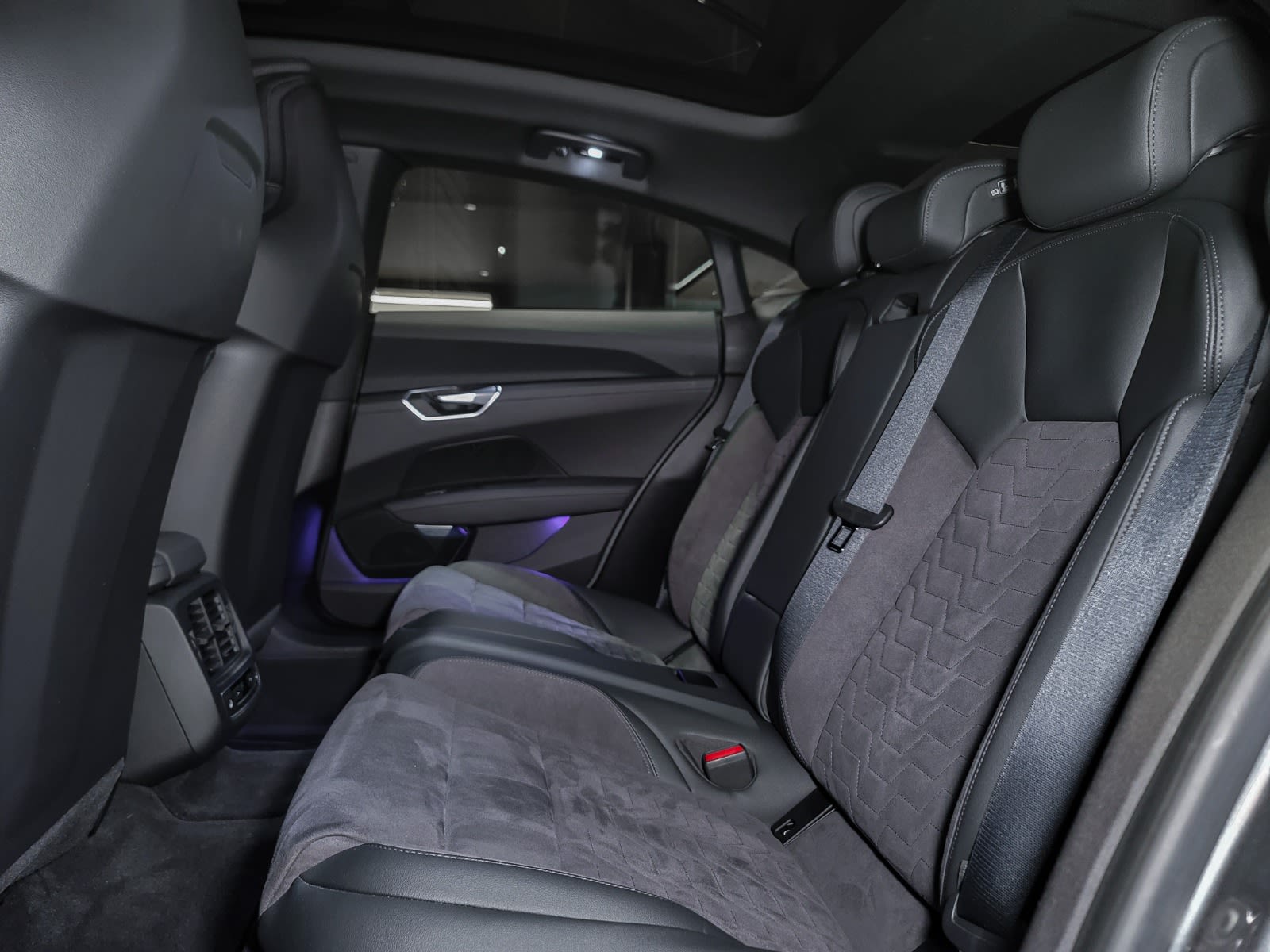 2022 Audi e-tron GT quattro, Vancouver, Cash