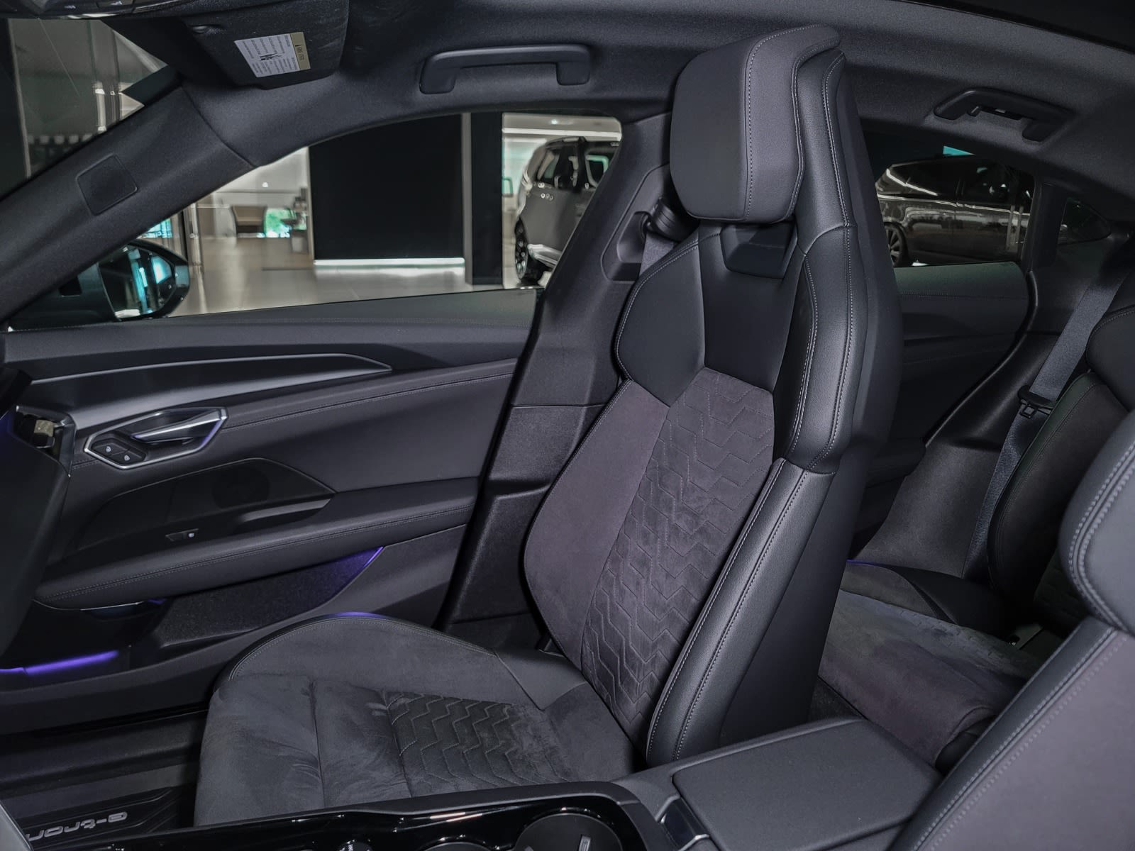 2022 Audi e-tron GT quattro, Vancouver, Cash