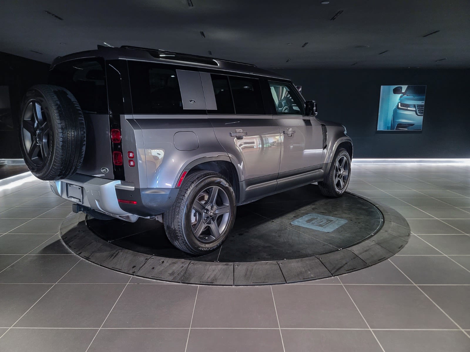 2022 Land Rover Defender SE, Vancouver, Cash