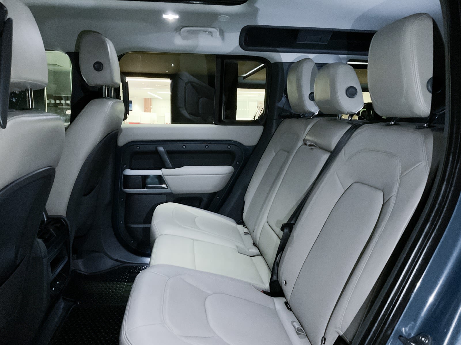 2023 Land Rover Defender S, Vancouver, Cash