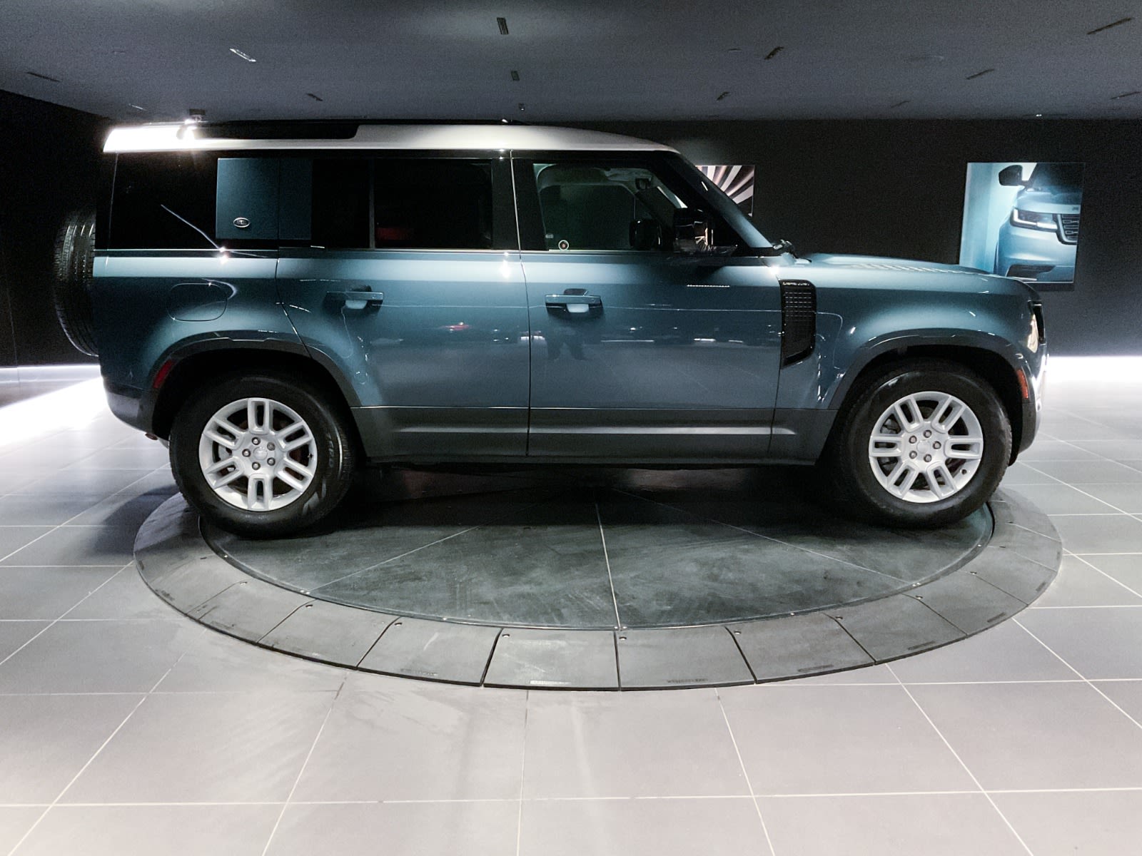 2023 Land Rover Defender S, Vancouver, Cash
