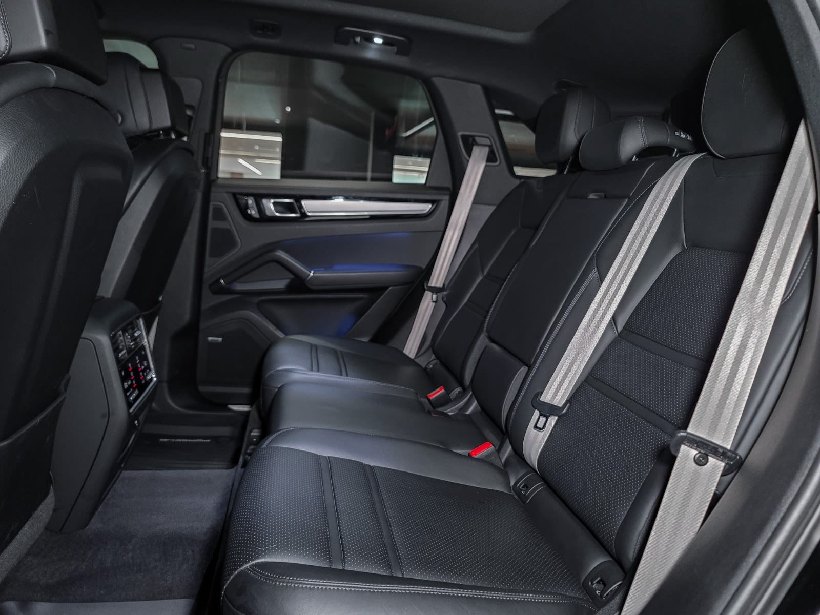 2023 Porsche Cayenne AWD, Vancouver, Cash