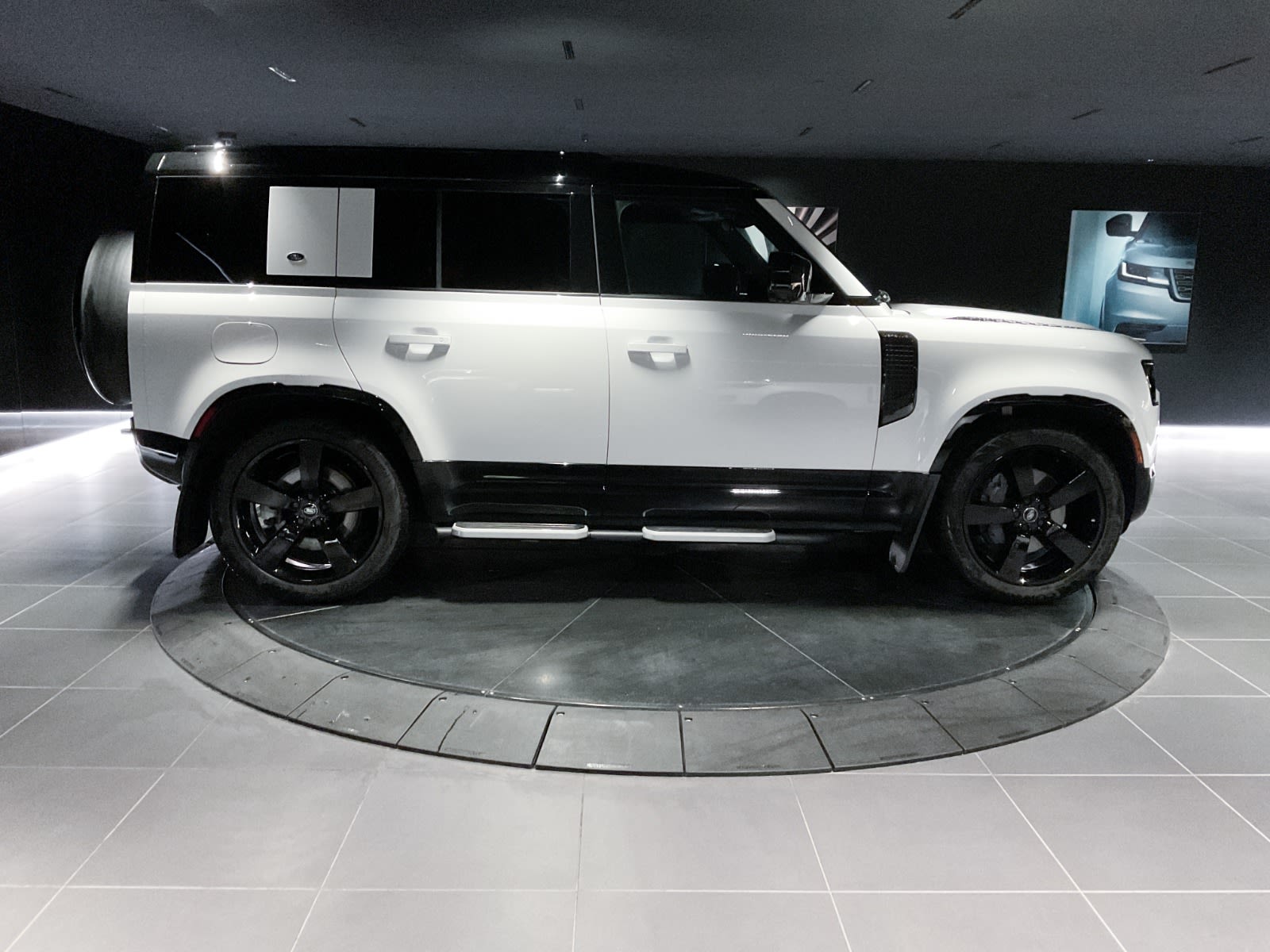2023 Land Rover Defender X-Dynamic SE, Vancouver, Cash