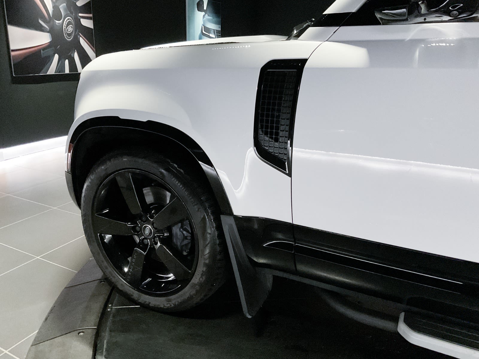 2023 Land Rover Defender X-Dynamic SE, Vancouver, Cash