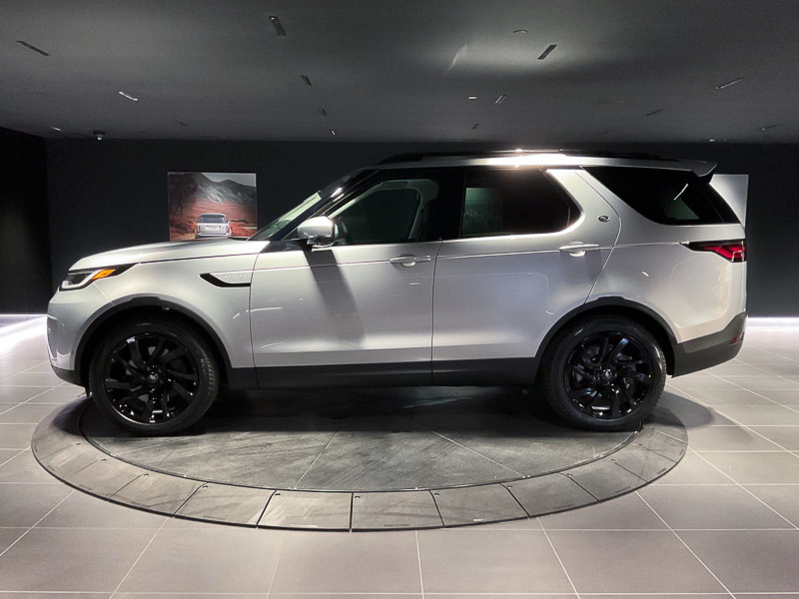2023 Land Rover Discovery S, Vancouver, Cash
