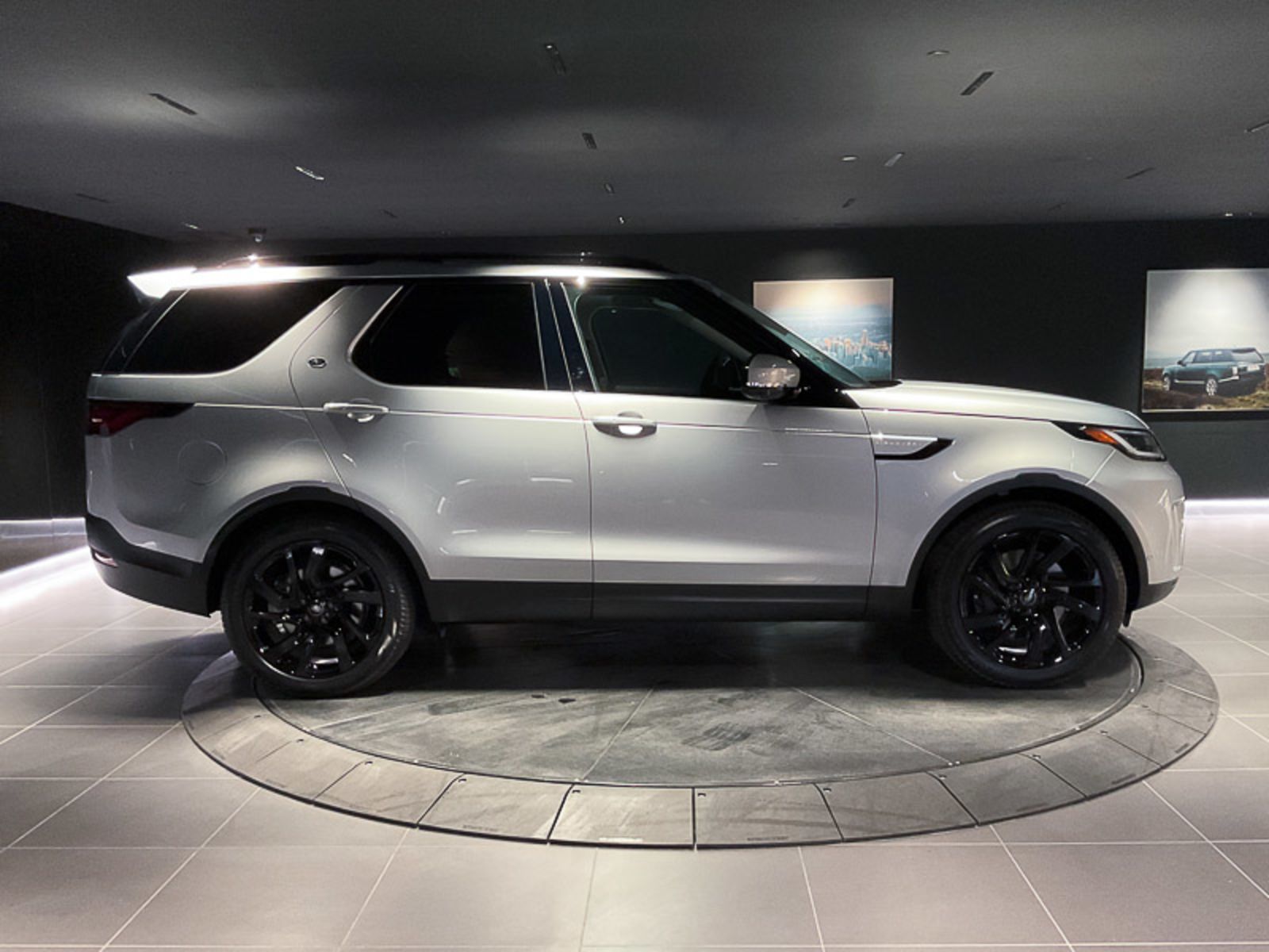 2023 Land Rover Discovery S, Vancouver, Cash