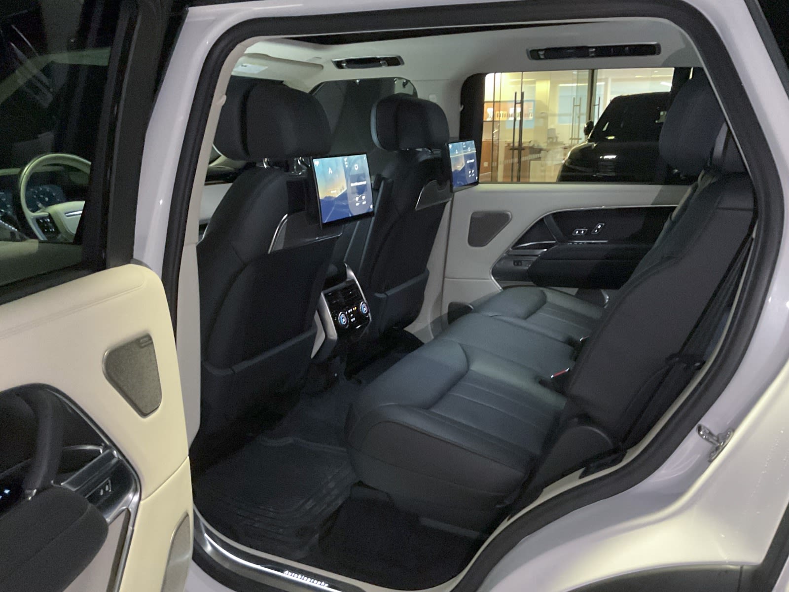 2024 Land Rover Range Rover Autobiography, Vancouver, Cash