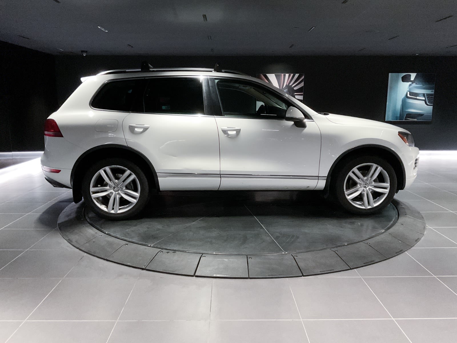 2012 Volkswagen Touareg Highline, Vancouver, Cash
