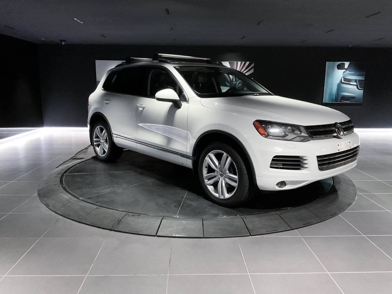 2012 Volkswagen Touareg Highline, Vancouver, Cash