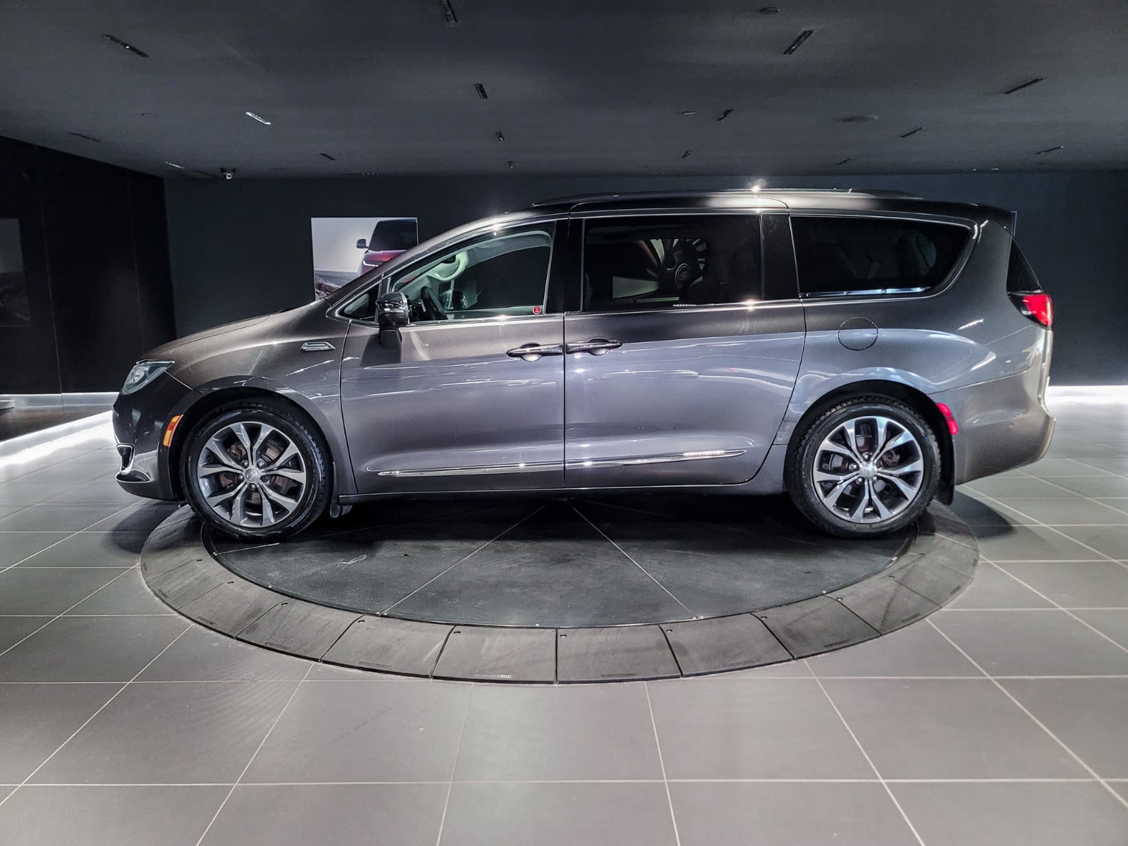 2017 Chrysler Pacifica Limited, Vancouver, Cash
