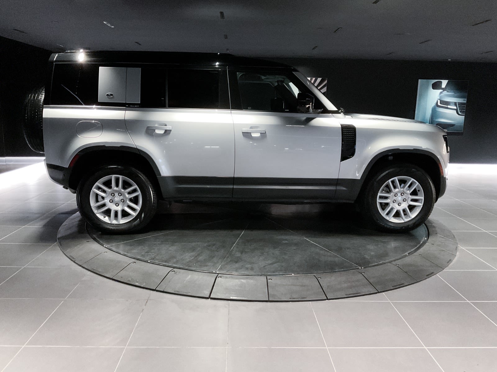 2024 Land Rover Defender S, Vancouver, Cash
