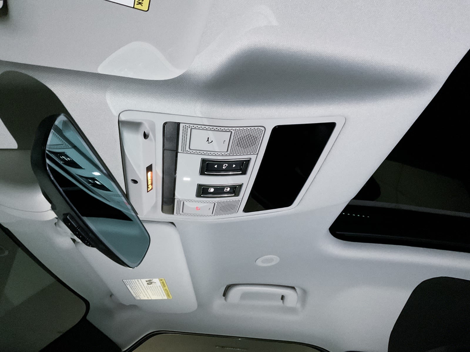 2024 Land Rover Defender S, Vancouver, Cash