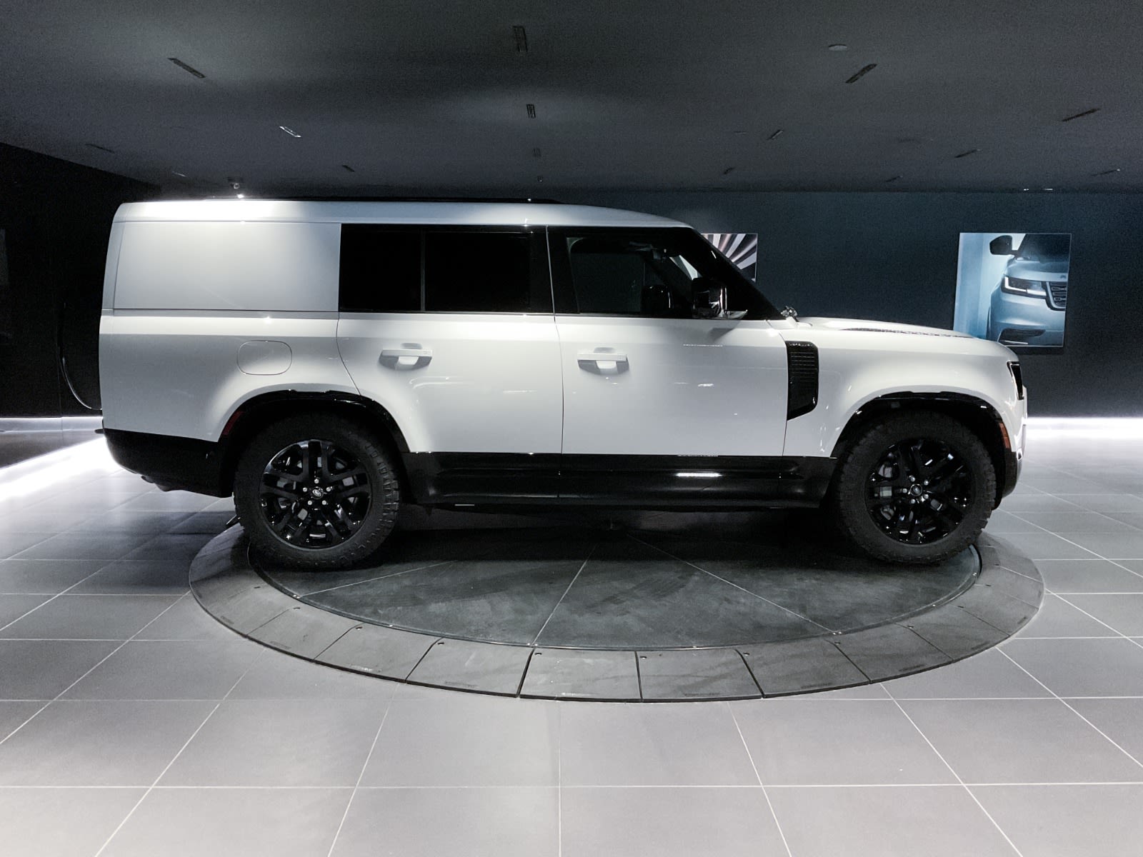 2024 Land Rover Defender Outbound, Vancouver, Cash