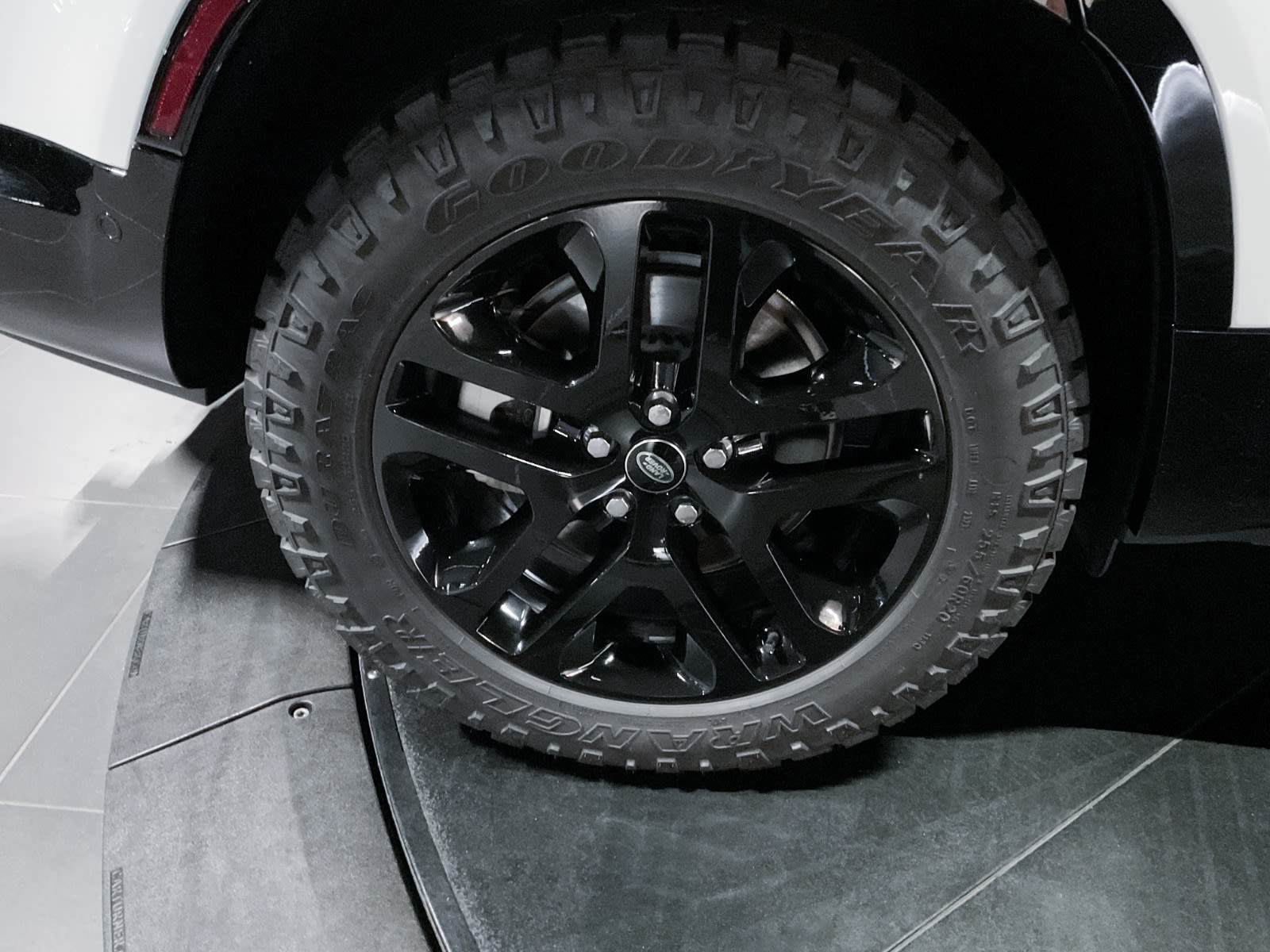2024 Land Rover Defender Outbound, Vancouver, Cash