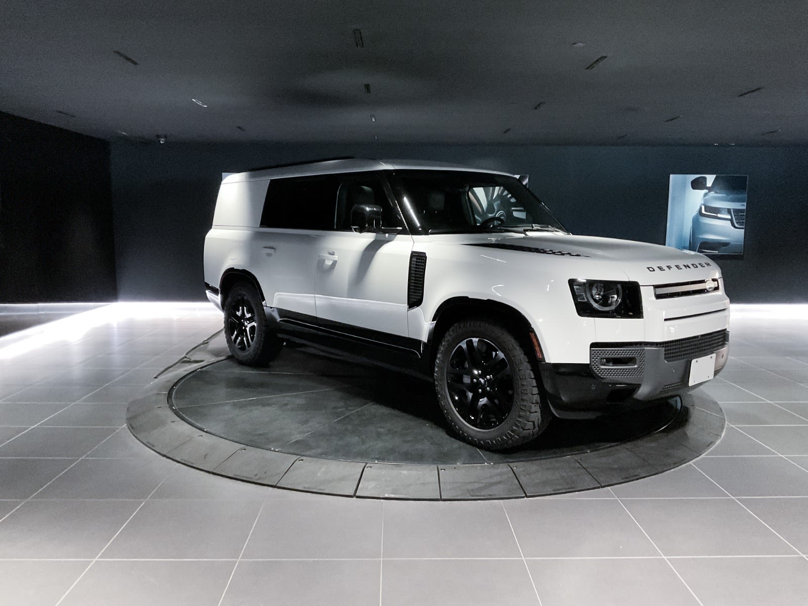 2024 Land Rover Defender Outbound, Vancouver, Cash