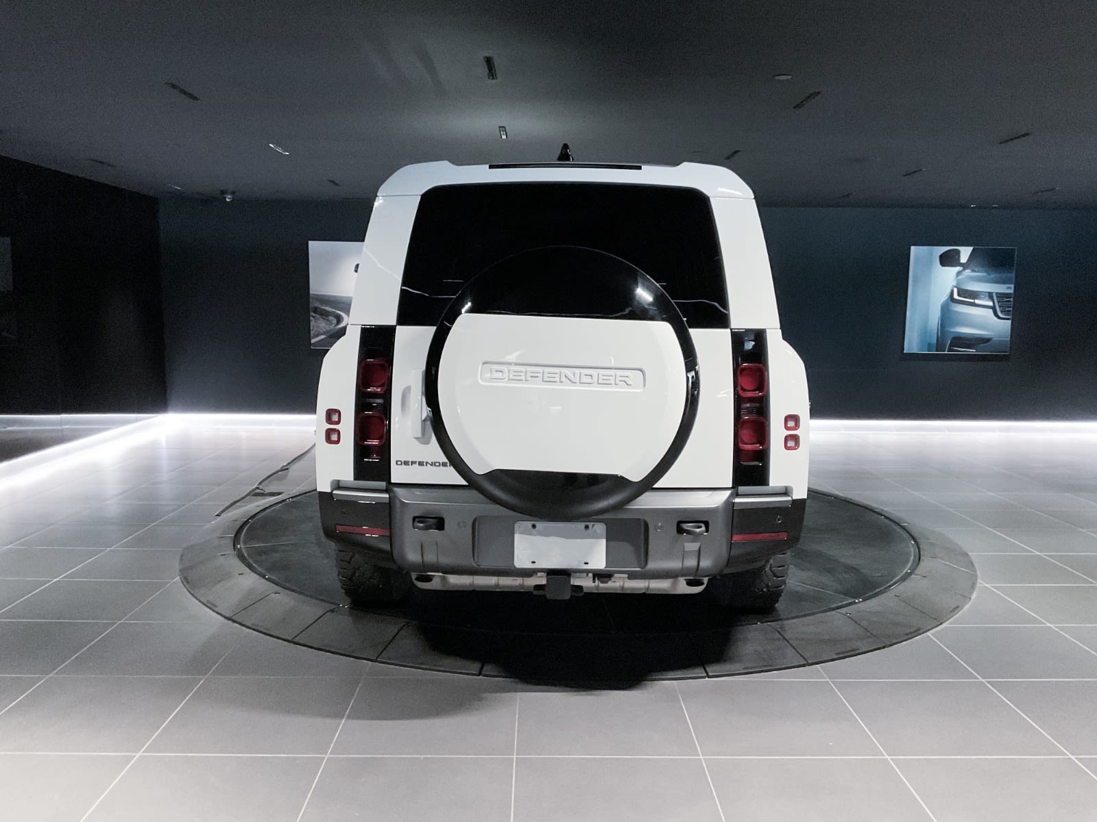 2024 Land Rover Defender Outbound, Vancouver, Cash